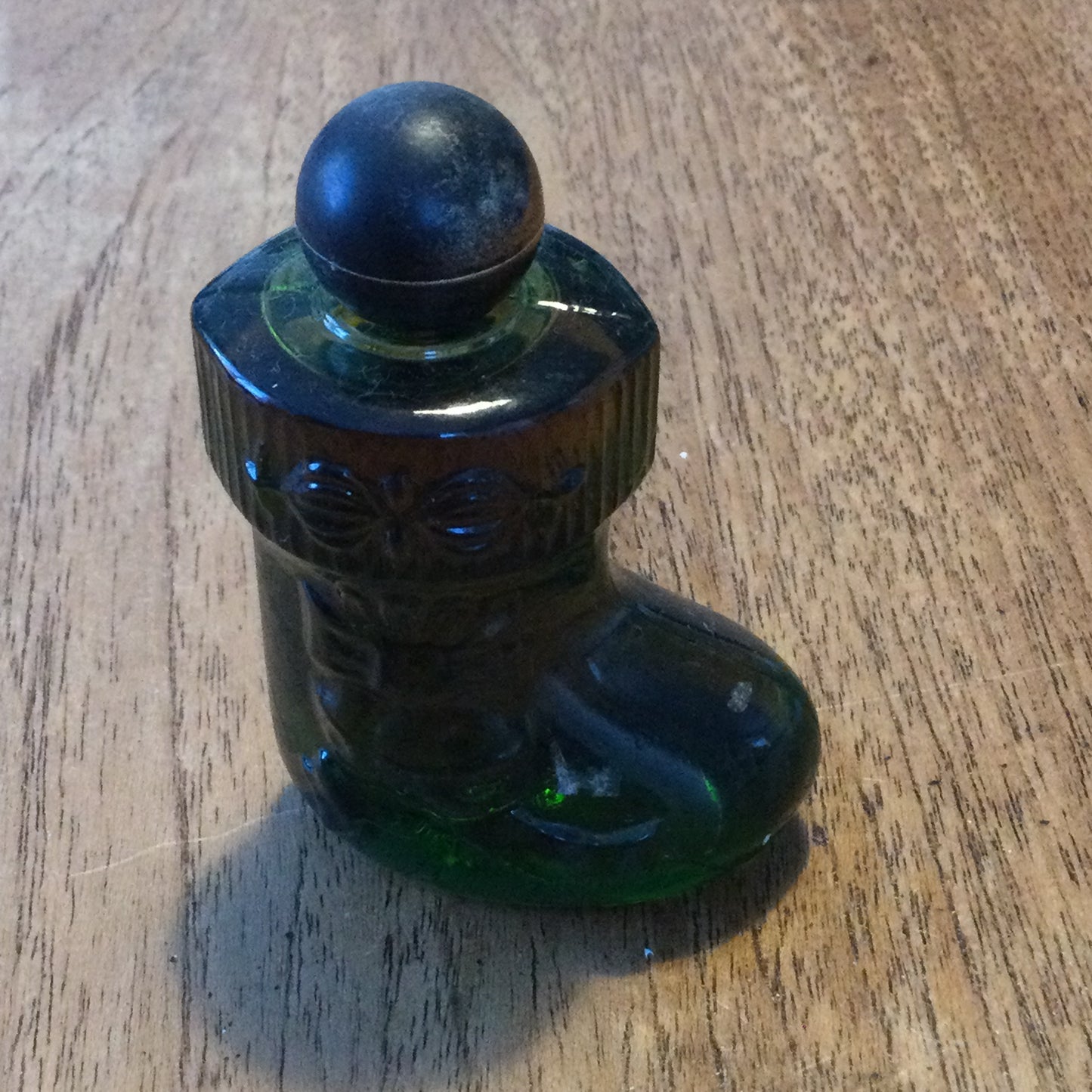 Vintage Avon green glass Christmas stocking Charisma aftershave bottle - full. Retro perfume bottle.