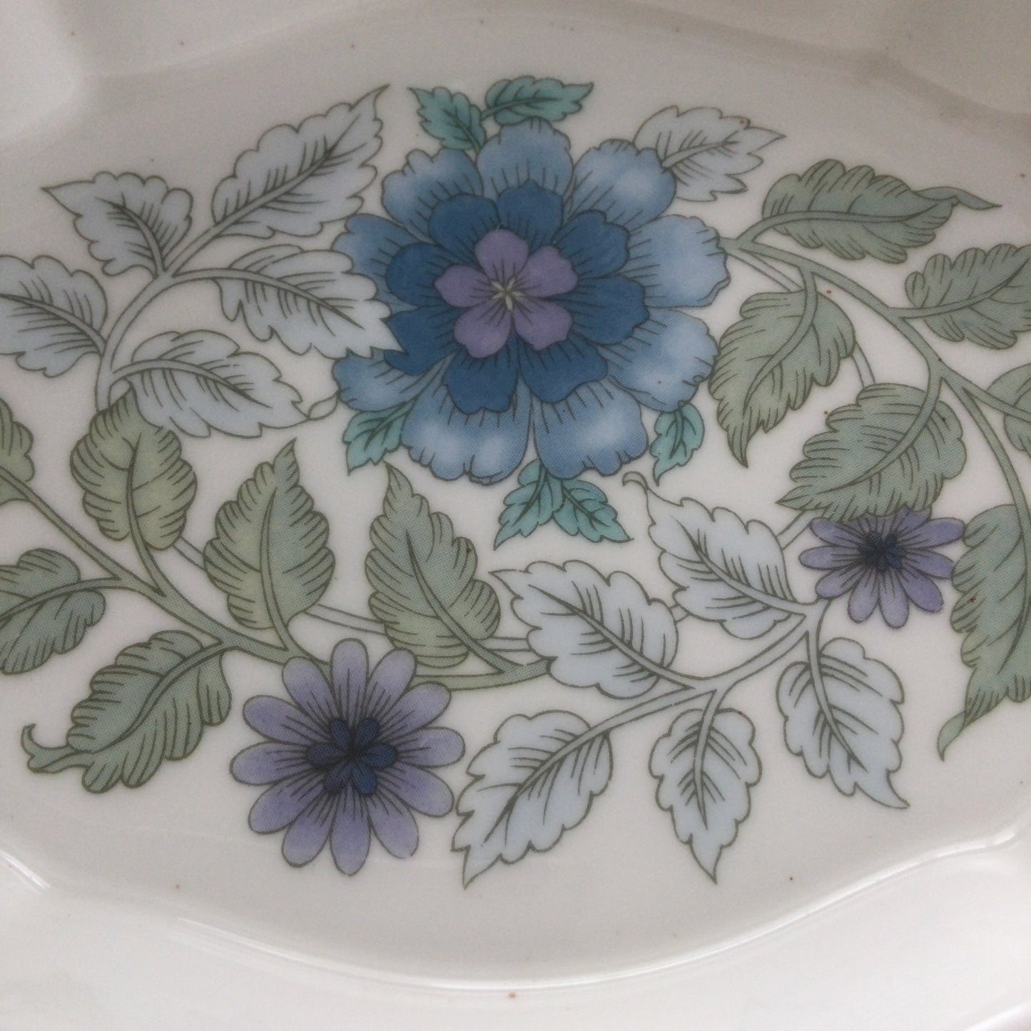 Vintage WEDGWOOD china urn shape vase and fancy edge oval trinket / pin dish. Clementine pattern. Posy vase 9cm