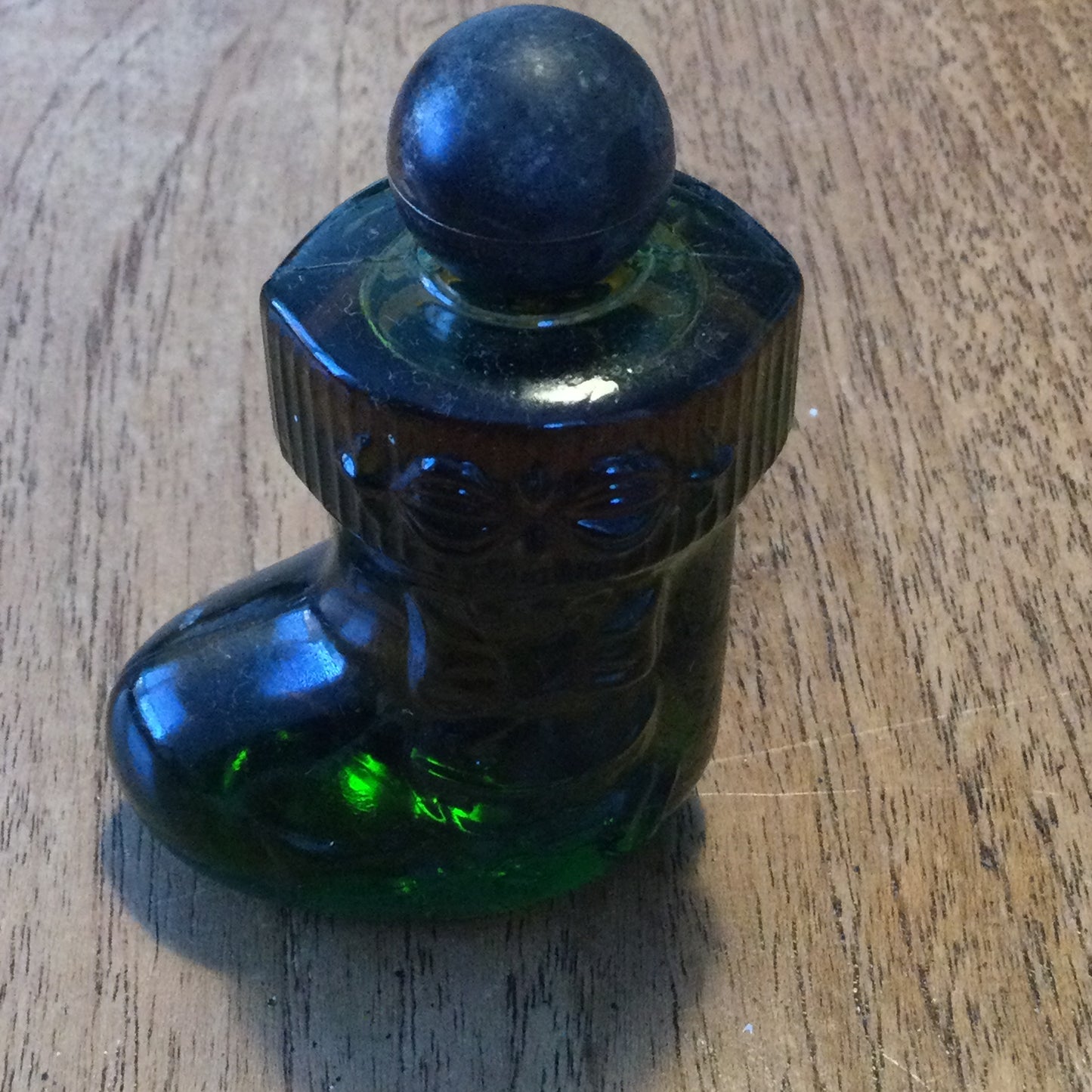 Vintage Avon green glass Christmas stocking Charisma aftershave bottle - full. Retro perfume bottle.