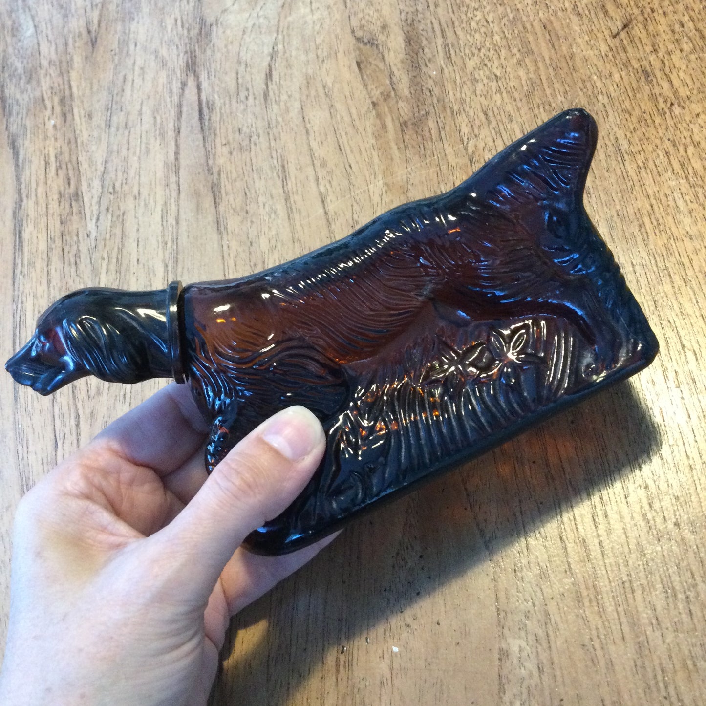 Vintage Avon Cosmetics aftershave bottle in amber glass. Pointer dog shape. Men's perfume. Empty. ‘At point’ retriever. Collectible.