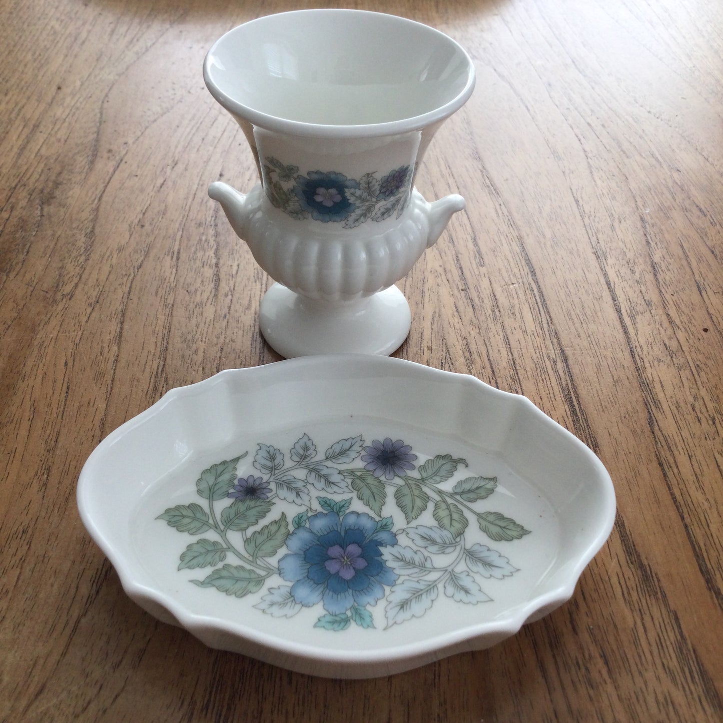 Vintage WEDGWOOD china urn shape vase and fancy edge oval trinket / pin dish. Clementine pattern. Posy vase 9cm