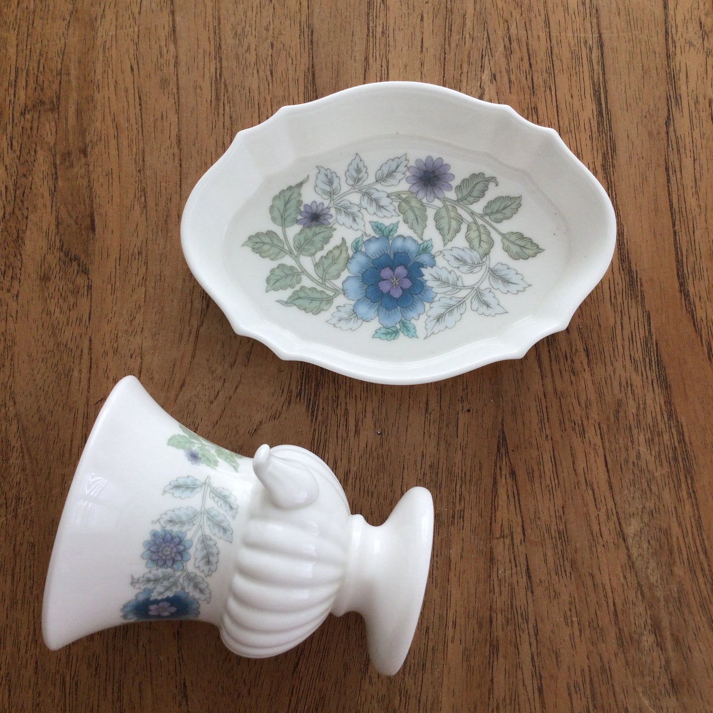 Vintage WEDGWOOD china urn shape vase and fancy edge oval trinket / pin dish. Clementine pattern. Posy vase 9cm