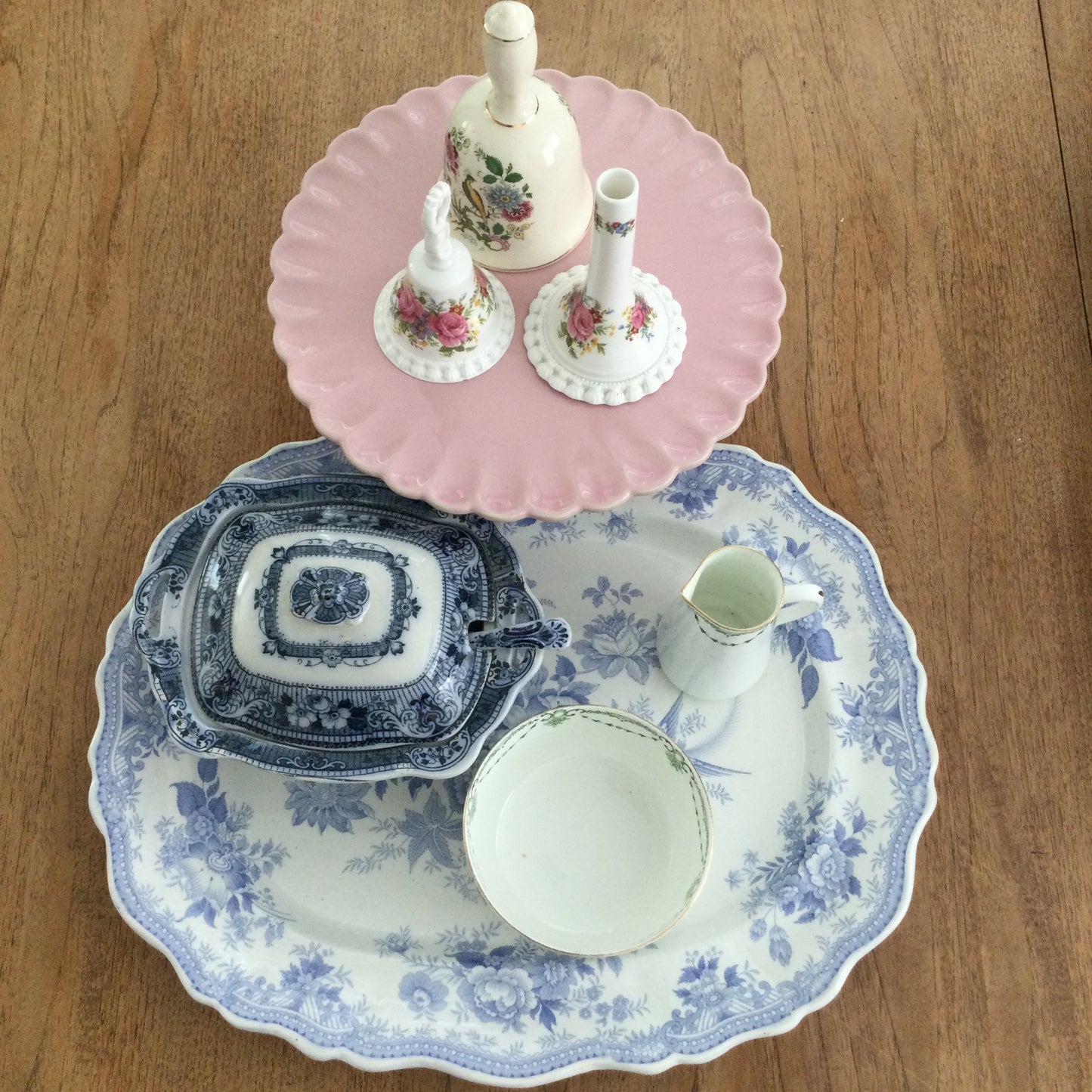 ‘Elizabethan’ china floral bell and Bud vase. Granny chic. Collectible bone china. Pretty rose design.