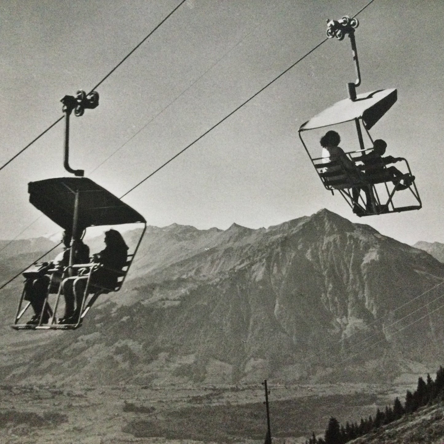 Vintage 1930s Postcard - Niederhorn Alps cablecar ski lifts Sportbahn Beatenberg SWITZERLAND b&w photo