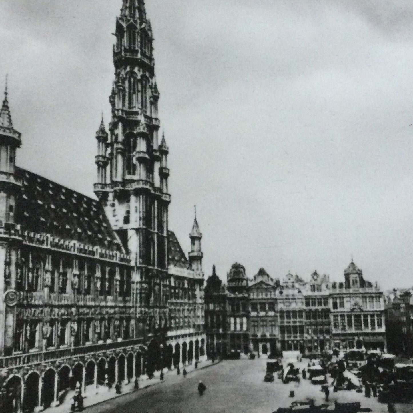 Vintage 1930s postcard - BELGIUM - Brussels - General view of Market Place / Groote Markt Grand Place