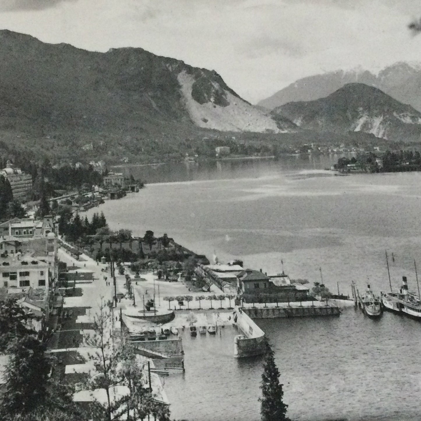 Vintage 1930s postcard - b&w - Lake Maggiore Stresa ITALY - View of Baveno and L'Isola Bella