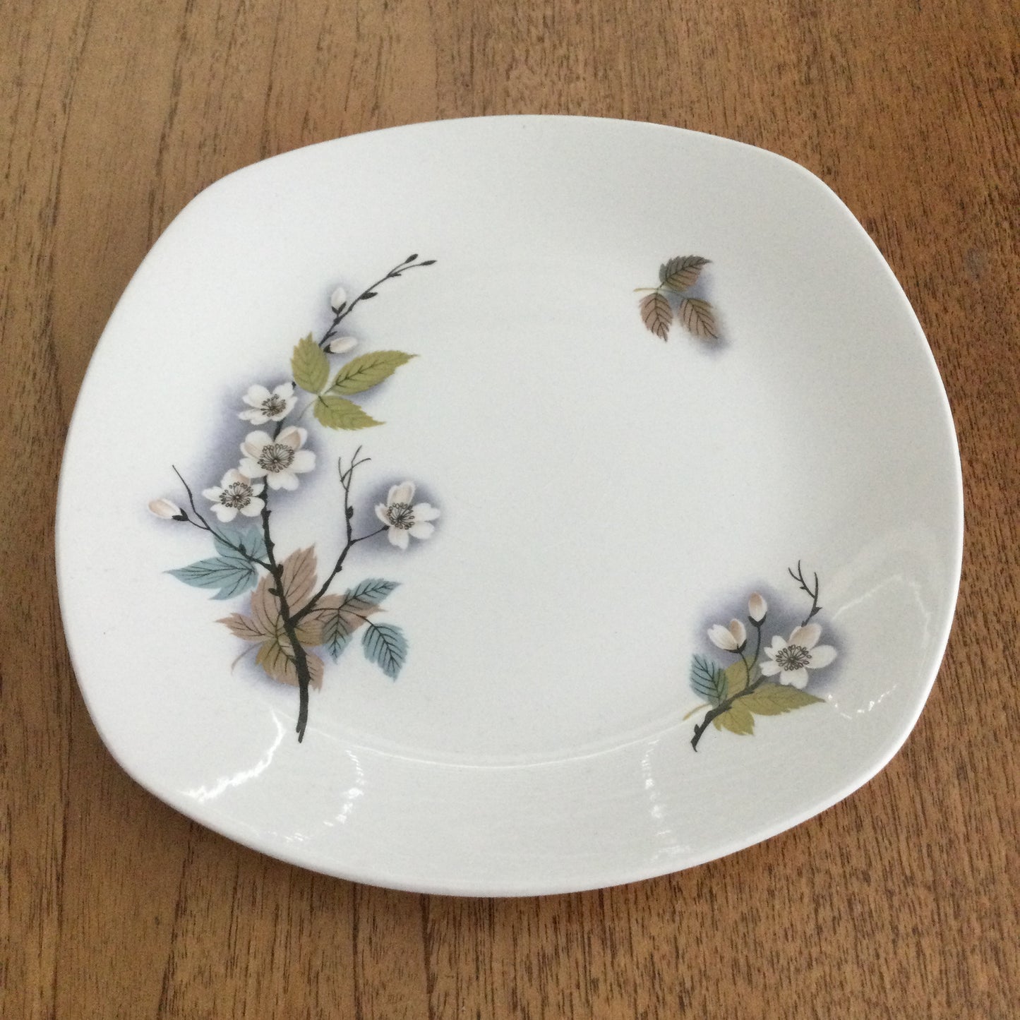 Midwinter Orchard Blossom Fashion Shape Stylecraft 8 1/2" starter / dessert plate 1960s retro