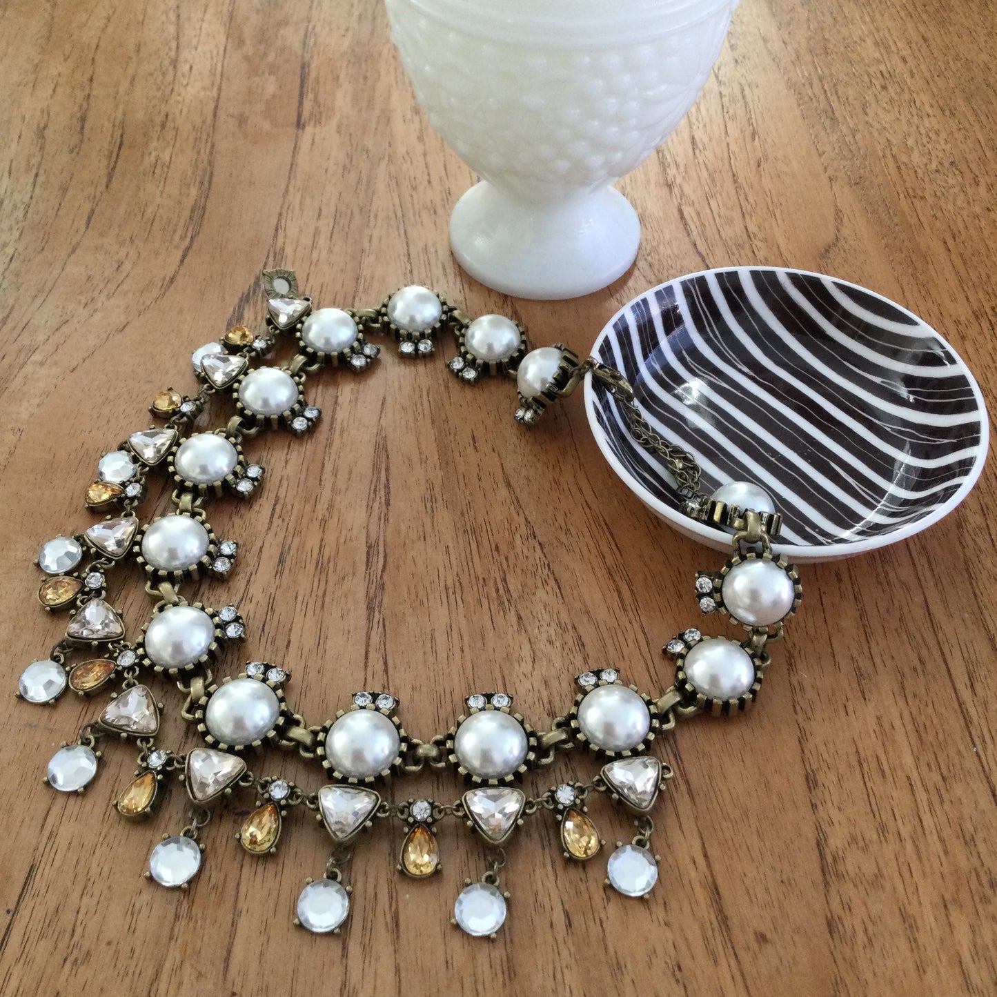 Beautiful Elegant Sparkly Chunky Crystal Rhinestone Necklace 18" 20" simulated pearl amber colour pale brown antique gold tone