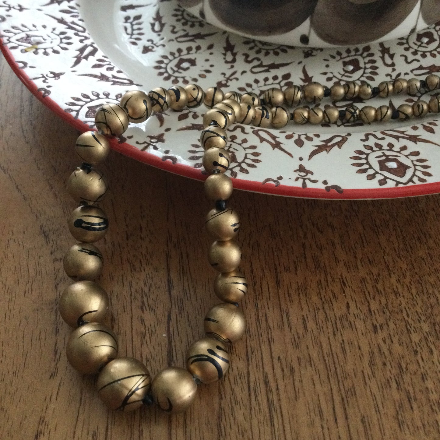 Vintage Gold Coloured Graduated Bead Necklace With Black Splash Design 50s 60s 80s retro vibes
