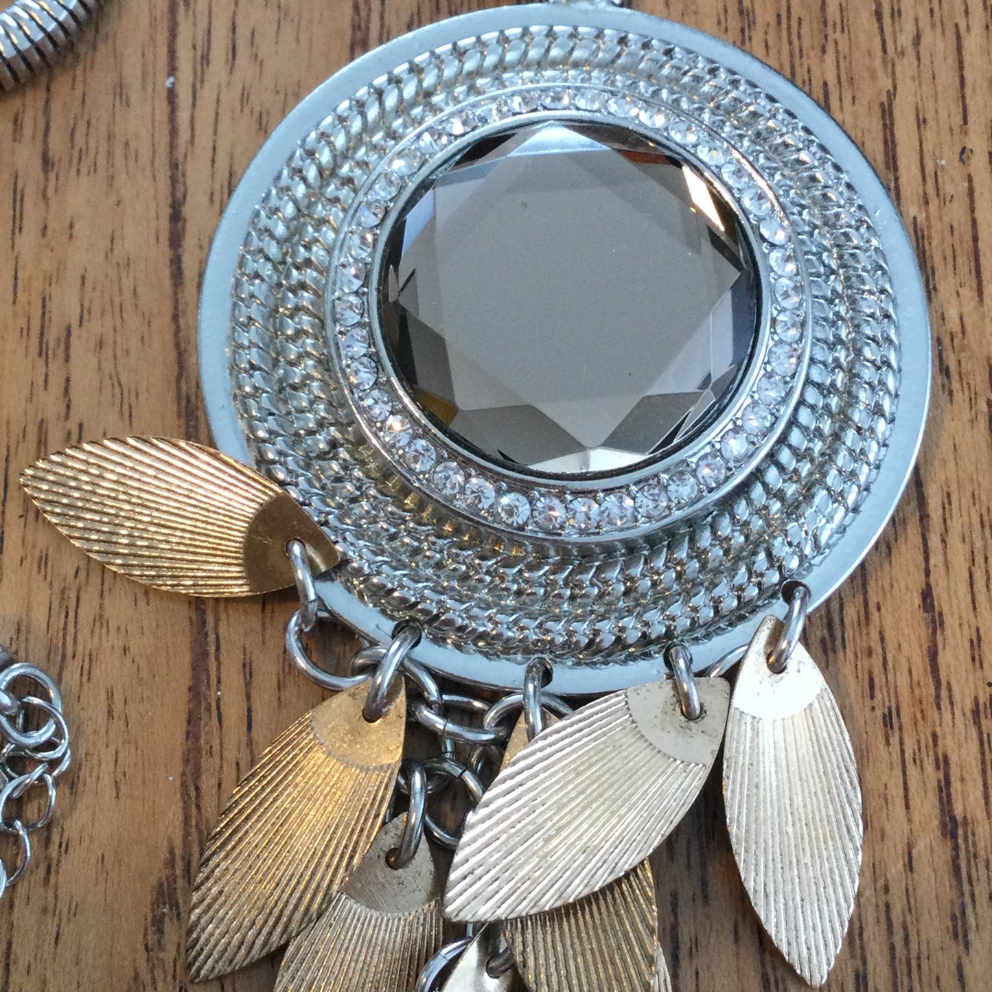 Per Una Dangle Necklace 2 Tone Metal Chunky Statement Jewellery. Leaf / feather shape dangles with pale brown cut glass stone