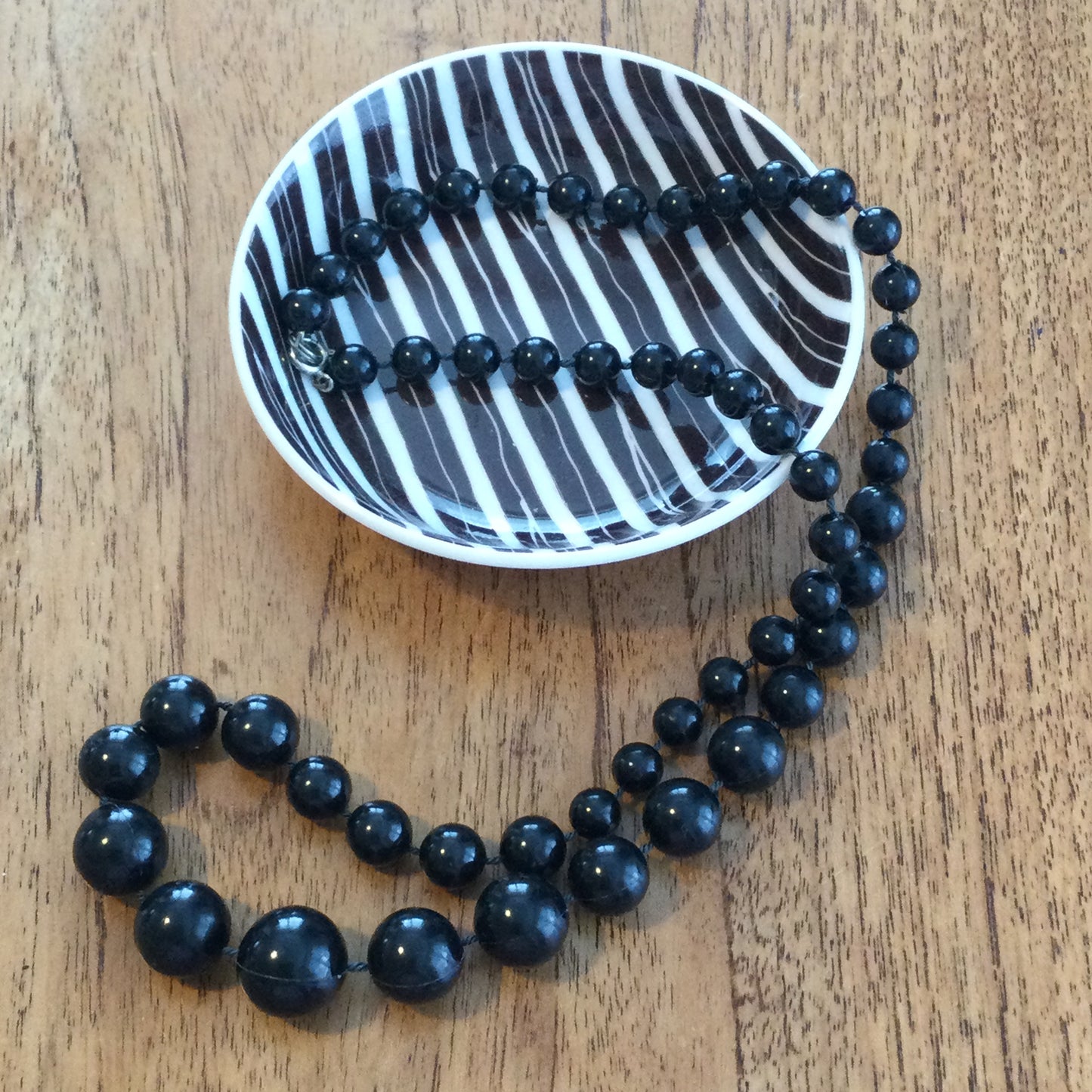 Vintage Black Graduated Plastic Bead Necklace 50s 60s 80s retro vibes