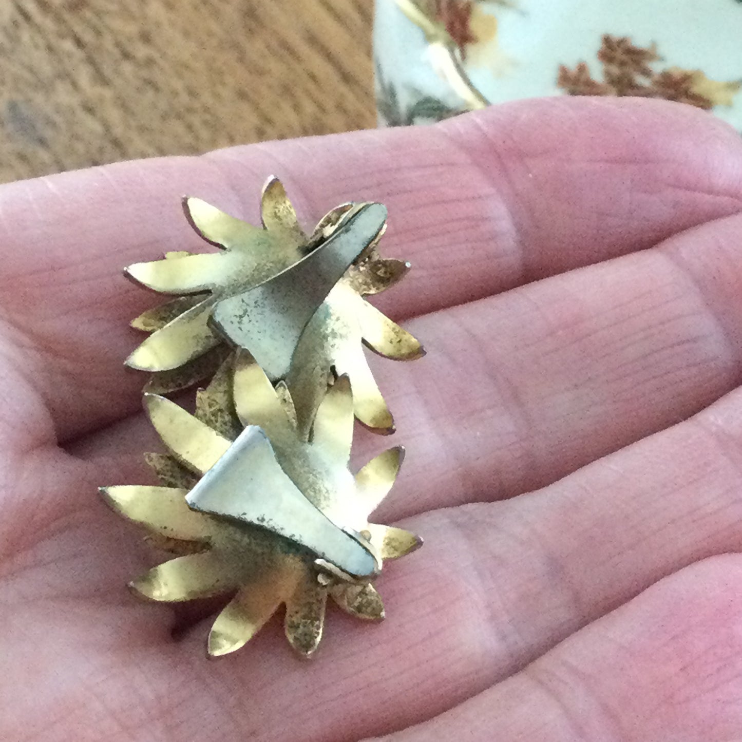 Vintage Clip On Gold Colour Button Stud Earrings - Petal / Sunburst Design With Simulated Pearl Centre.