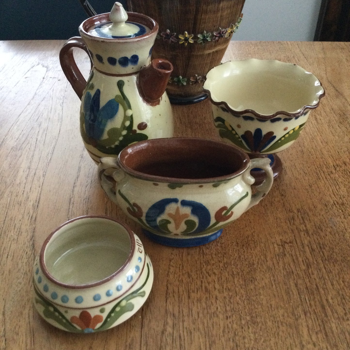 Vintage small / individual coffee pot / hot water pot. Lidded. Devon / Torquay / Motto Ware. Dialect 'Duee ave zum coffee'