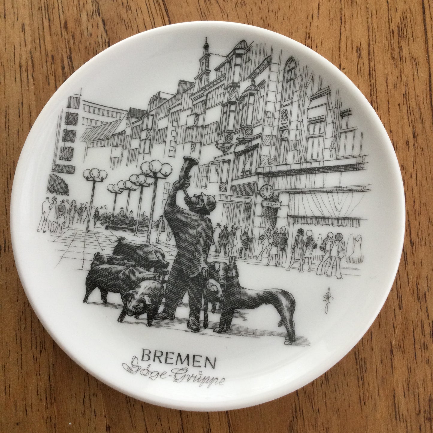 Bremen Swineherd and Pig Statue Souvenir Pin Dish / Coaster. Bottcherstrasse ceramics. Black and white.