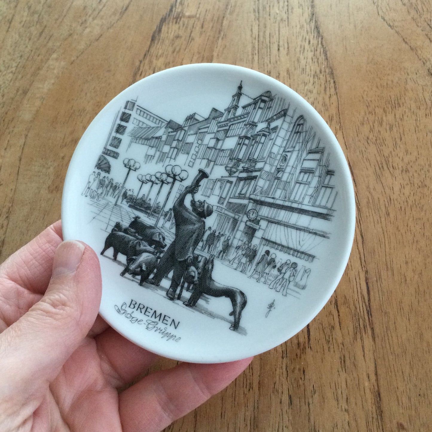 Bremen Swineherd and Pig Statue Souvenir Pin Dish / Coaster. Bottcherstrasse ceramics. Black and white.