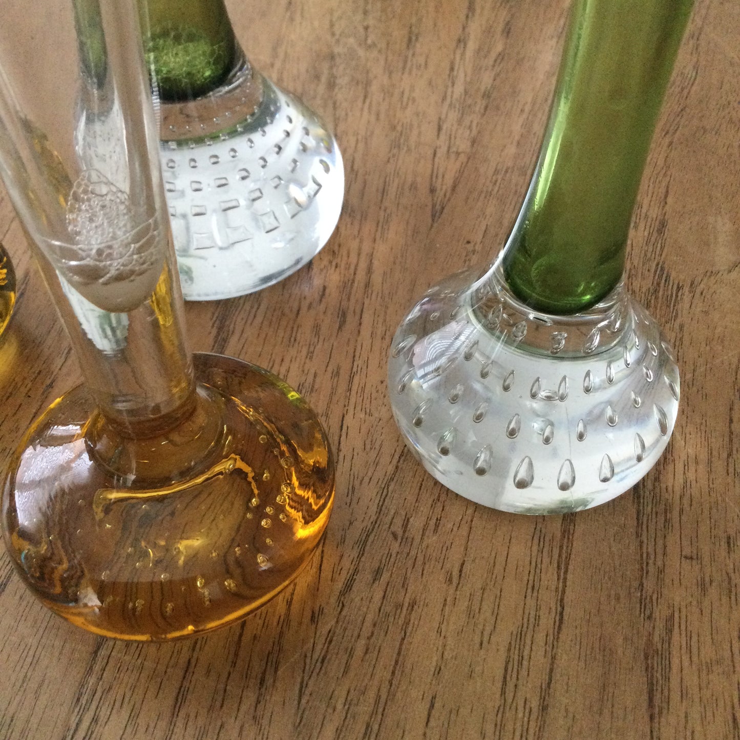 Vintage set of 5 colourful glass bud stem vases. Controlled bubbles. 50s / 60s. Blue, Amber and Green.