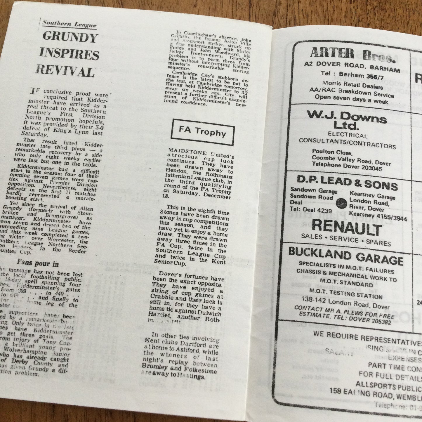 Dover FC v Hillingdon Southern League 04/12/76 1976/77 Programme.