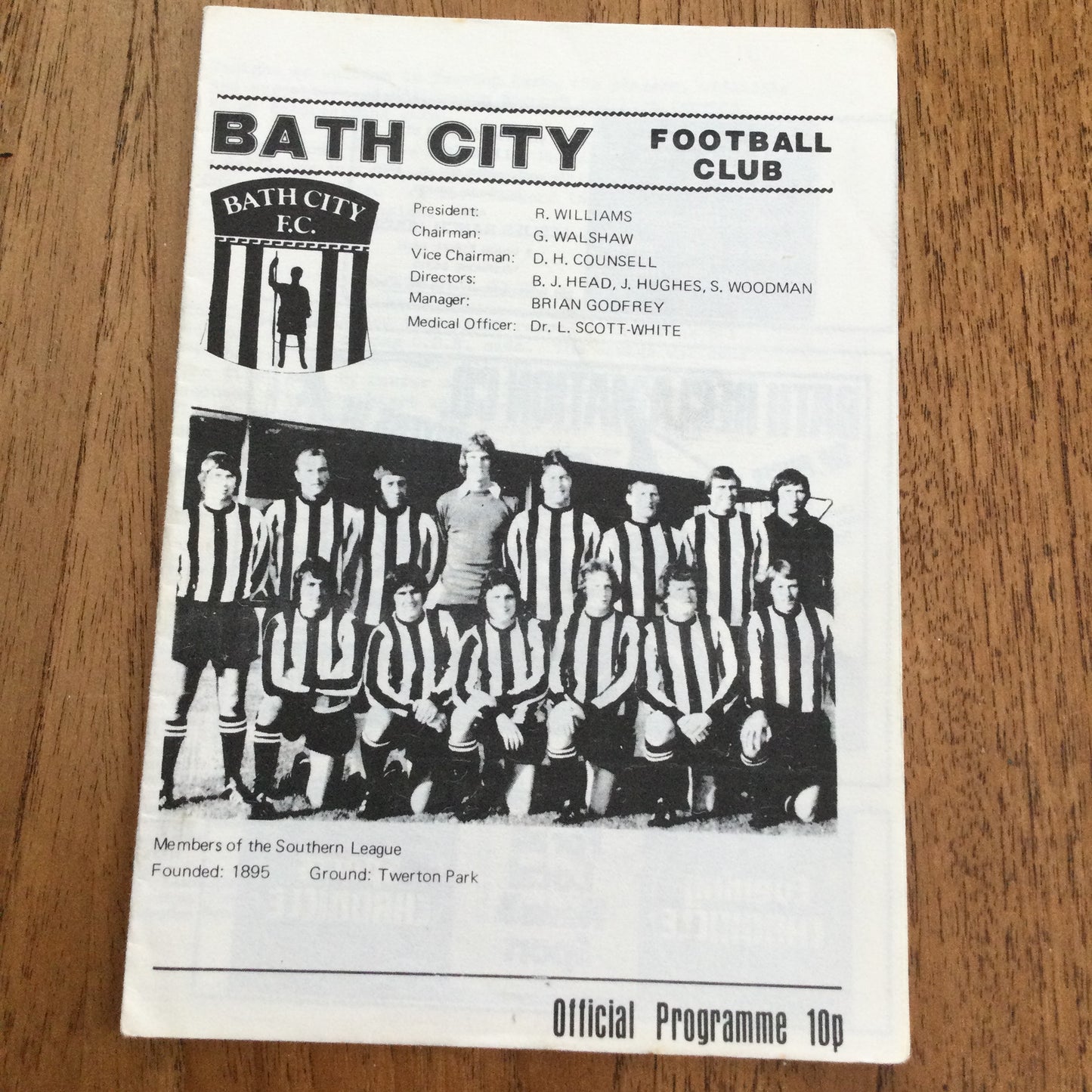 Bath City v Hillingdon Borough Southern League /11/76 1976/77 Programme.
