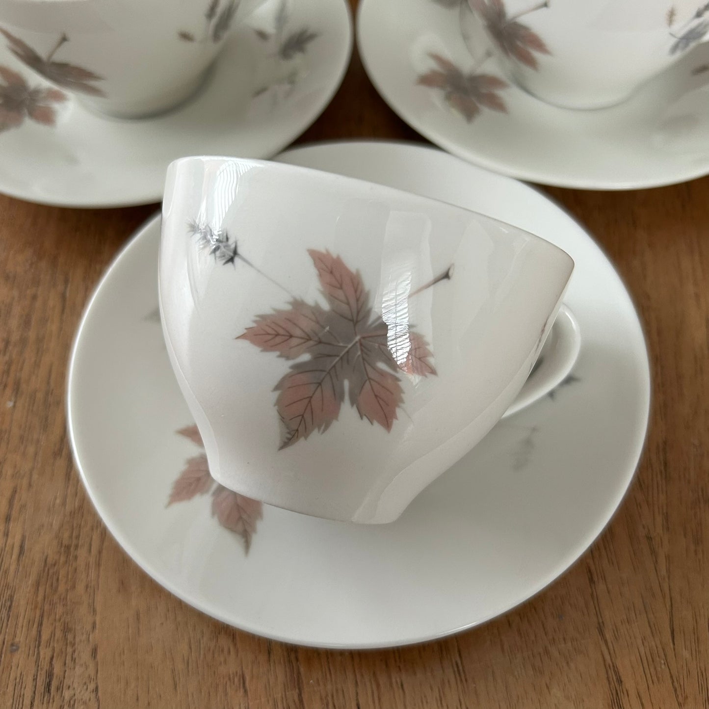 Royal Doulton Tumbling Leaves Set Of 6 Tea Cups And Saucers. Autumnal. 60s 70s. Leaf Design.