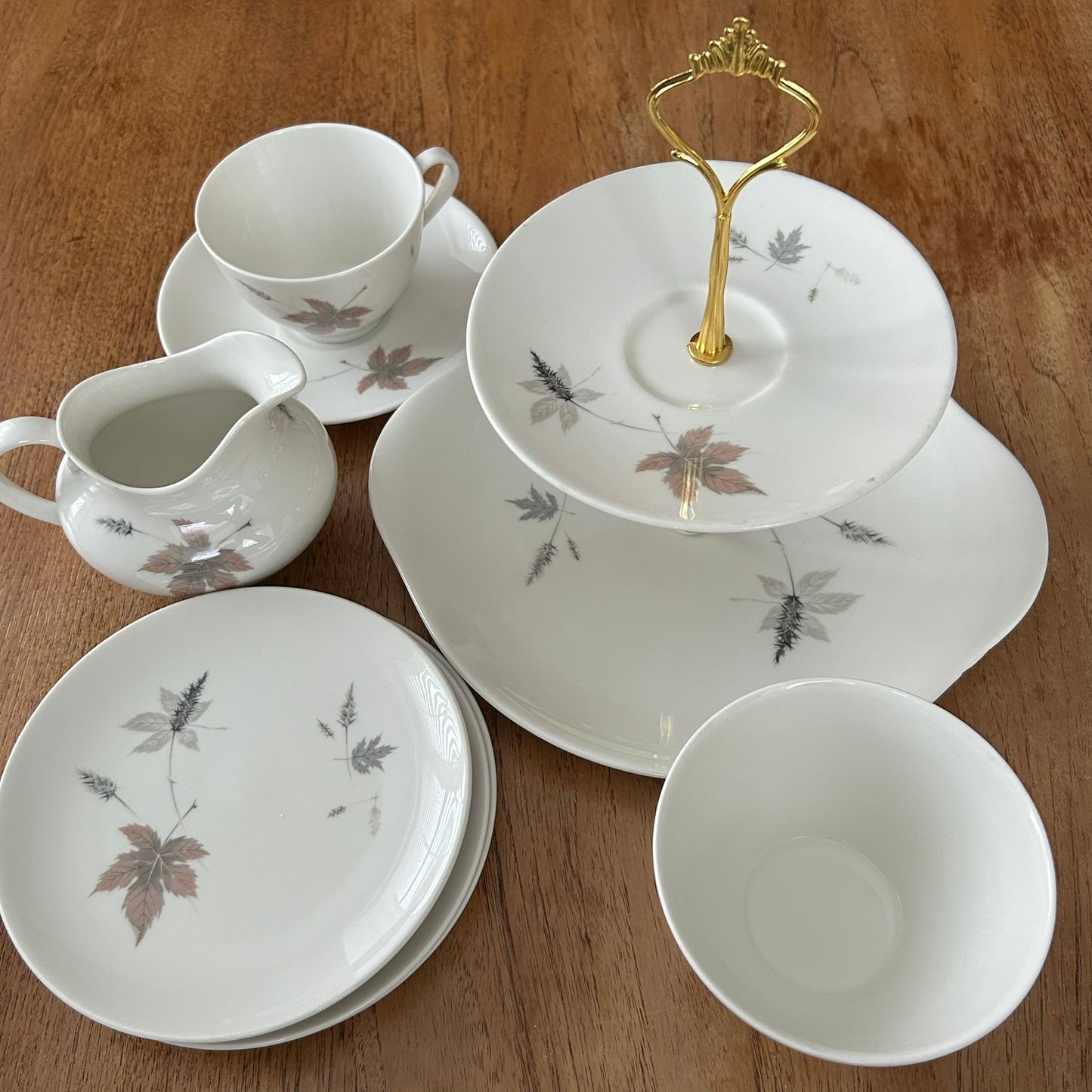 Royal Doulton Tumbling Leaves Set Of 6 Tea Cups And Saucers. Autumnal. 60s 70s. Leaf Design.
