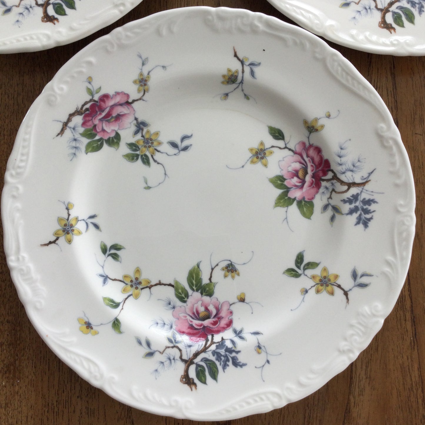 Wedgwood Mayfair Debutante Set Of 6 9" luncheon / dessert / small dinner plates. Fancy edge, pretty floral design. Pink yellow green.