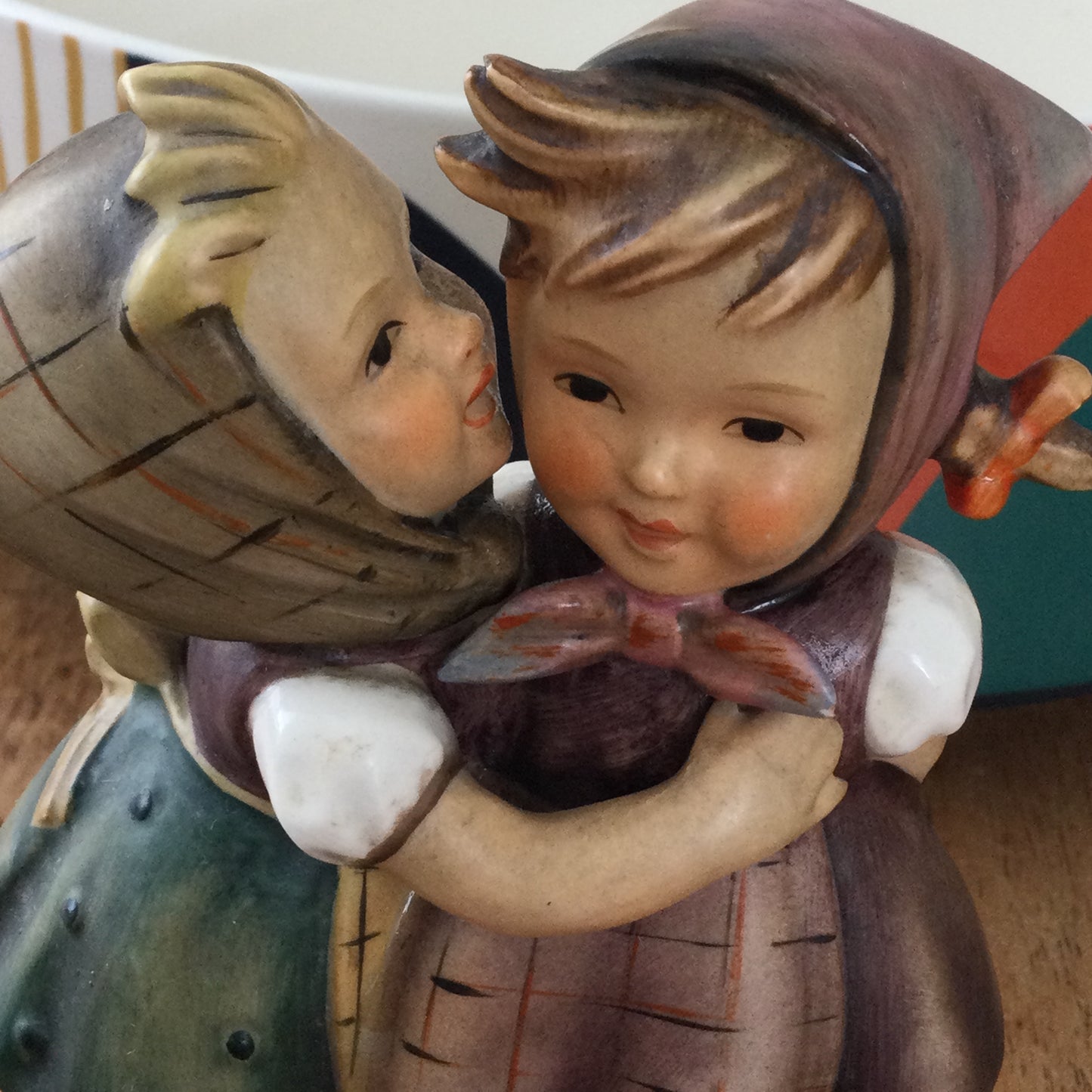 Hummel Goebel figurine 'Telling Her Secret' 196/0 1948. Two girls in folk clothing whispering. Cute.