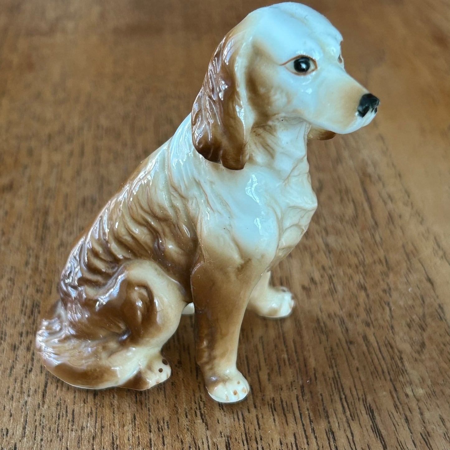 Vintage Spaniel Dog Ornament / Figurine. Dog Lovers Gift Approx 8 cm high. Brown and white.