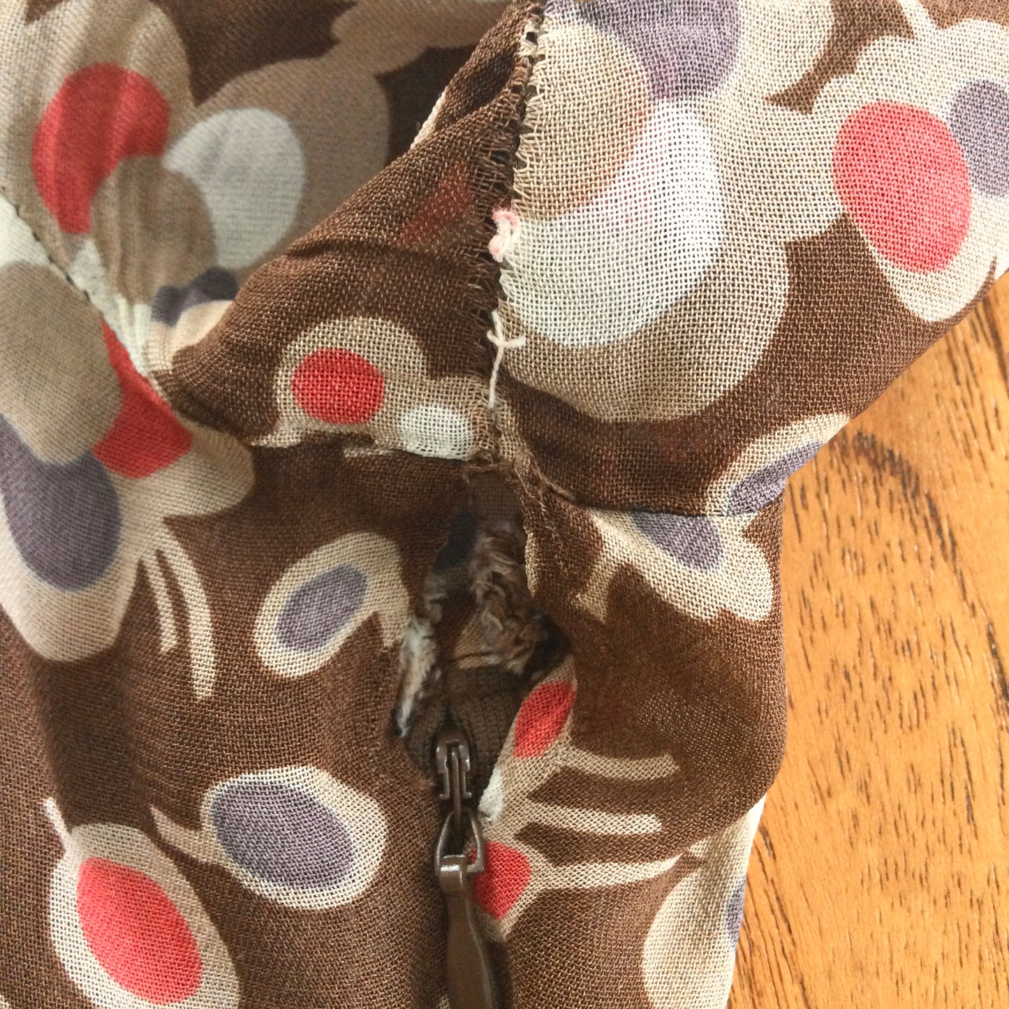 Boden size 16 pretty brown print chiffon top. V-neck, short sleeves. Floaty bold floral print. Elasticated bust.
