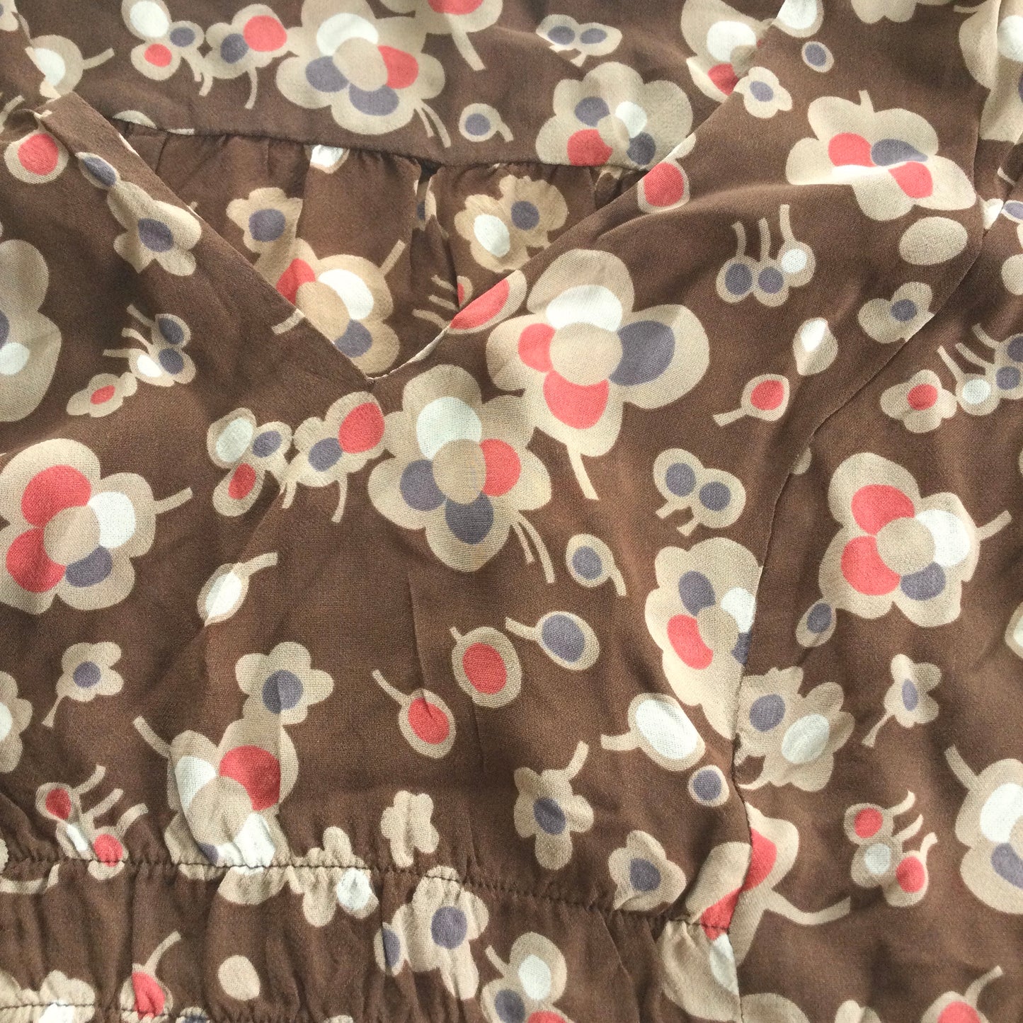Boden size 16 pretty brown print chiffon top. V-neck, short sleeves. Floaty bold floral print. Elasticated bust.