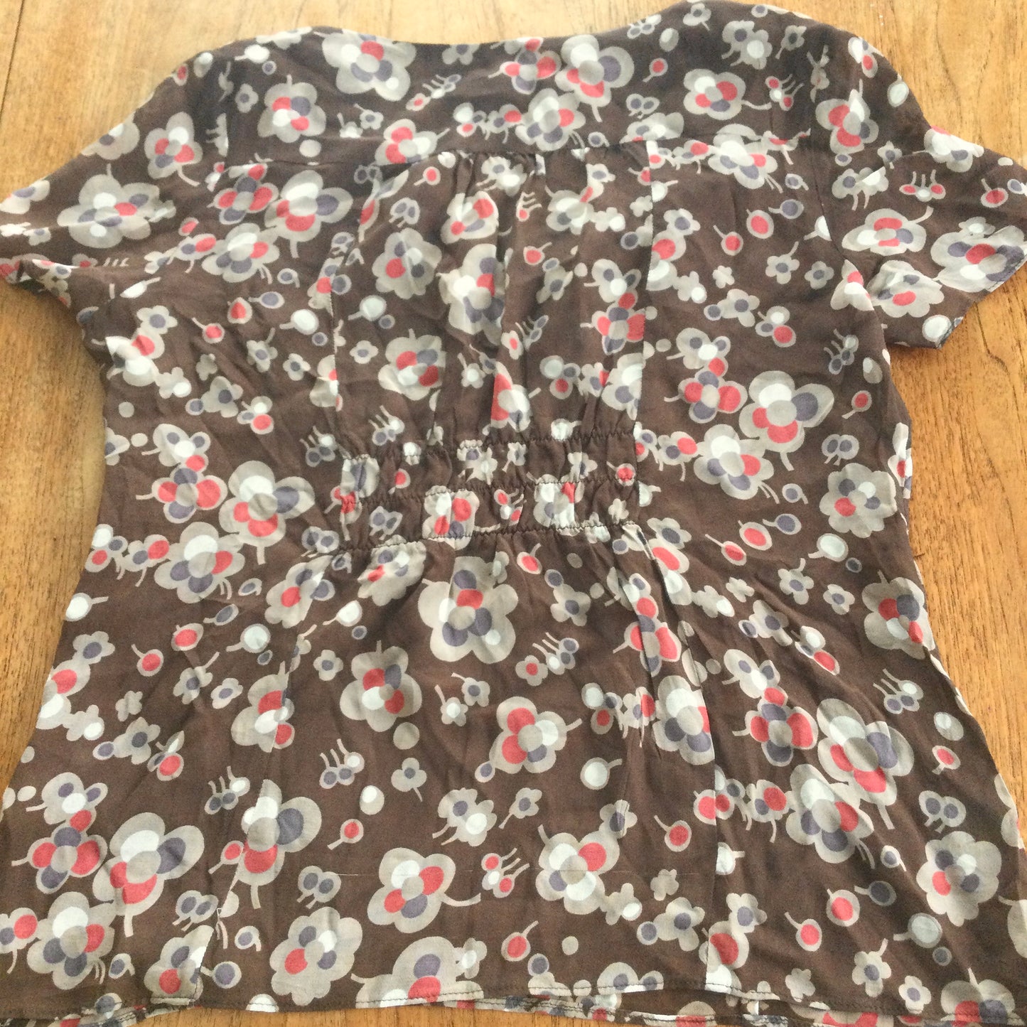 Boden size 16 pretty brown print chiffon top. V-neck, short sleeves. Floaty bold floral print. Elasticated bust.