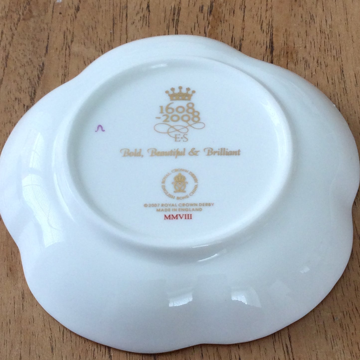 Bess of Hardwick Commemorative Pin Dish – 1608-2008 | Royal Crown Derby | Bold, Beautiful, and Brilliant