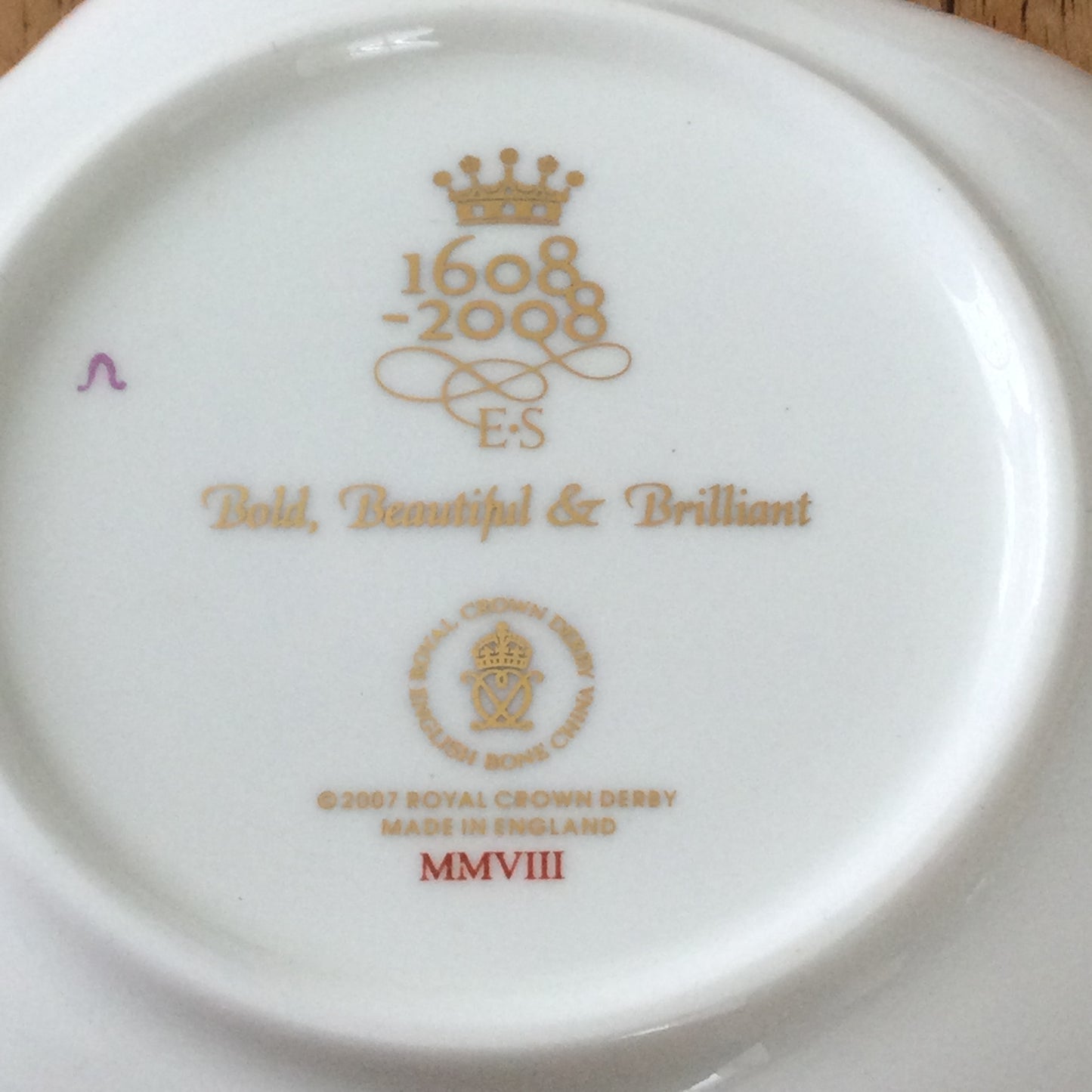 Bess of Hardwick Commemorative Pin Dish – 1608-2008 | Royal Crown Derby | Bold, Beautiful, and Brilliant