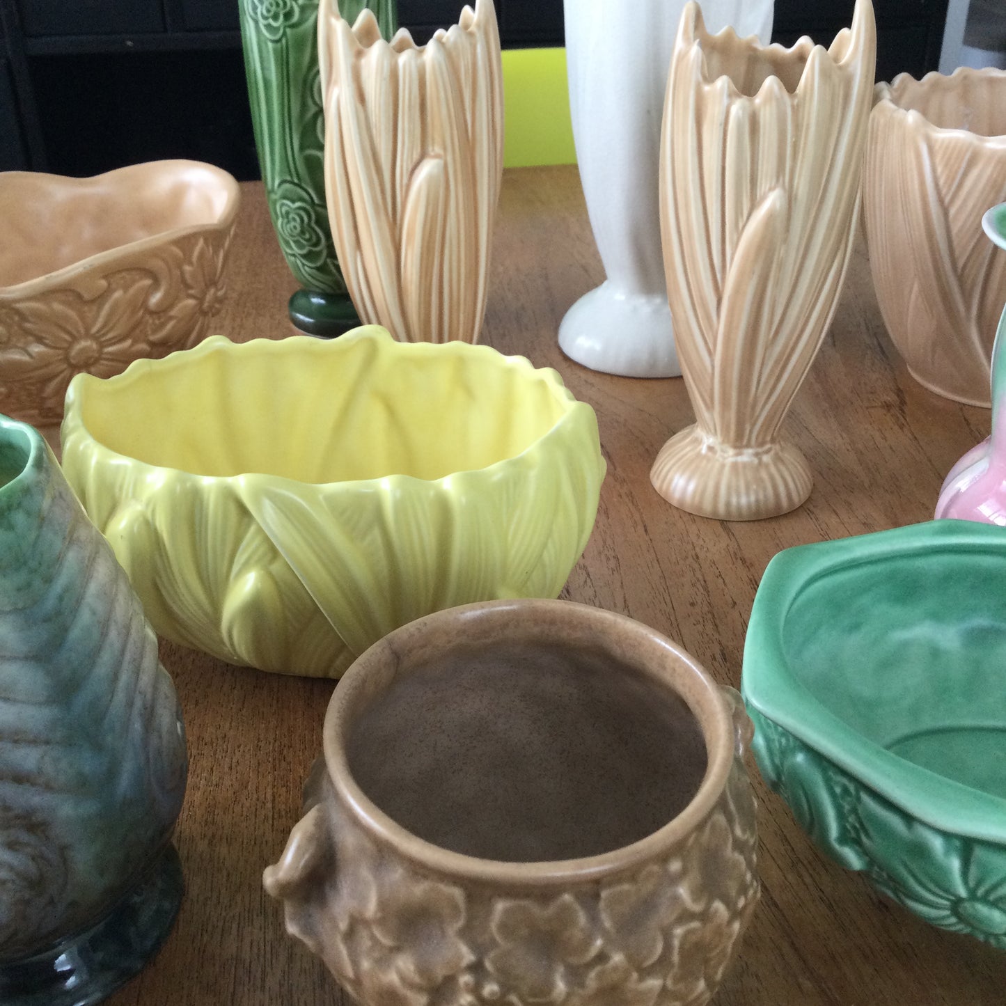 Vintage Pair of SylvaC 2321 Hyacinth Vases – 18 cm Textured Leaf Design | 1960s Beige Oatmeal Glaze