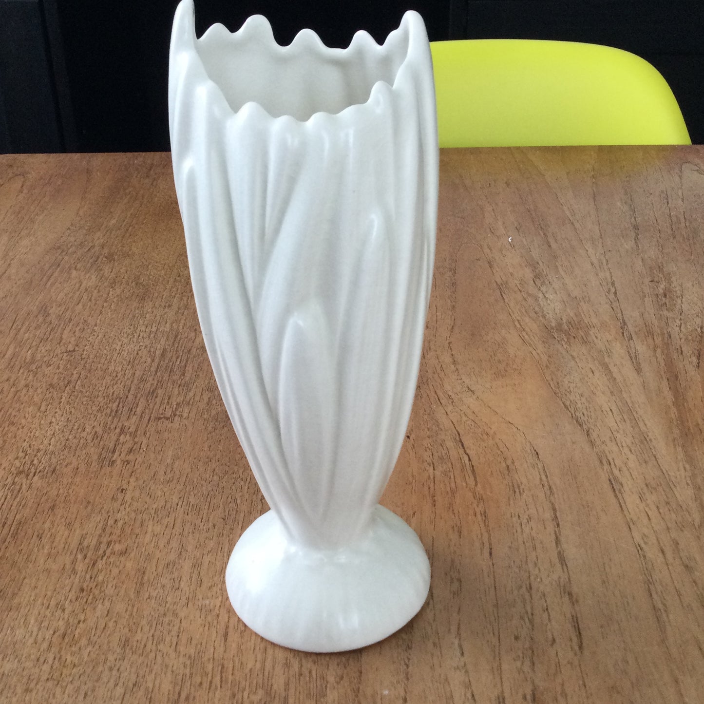 SylvaC Hyacinth Reed Vase – Cream | Pattern 2452 | Textured Leaf Design | Mid-Century Ceramic