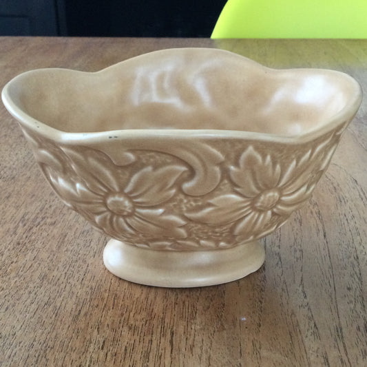 Vintage SylvaC 1783 vase / indoor planter. 9.5 cm high. Embossed flower design. Oatmeal / beige.