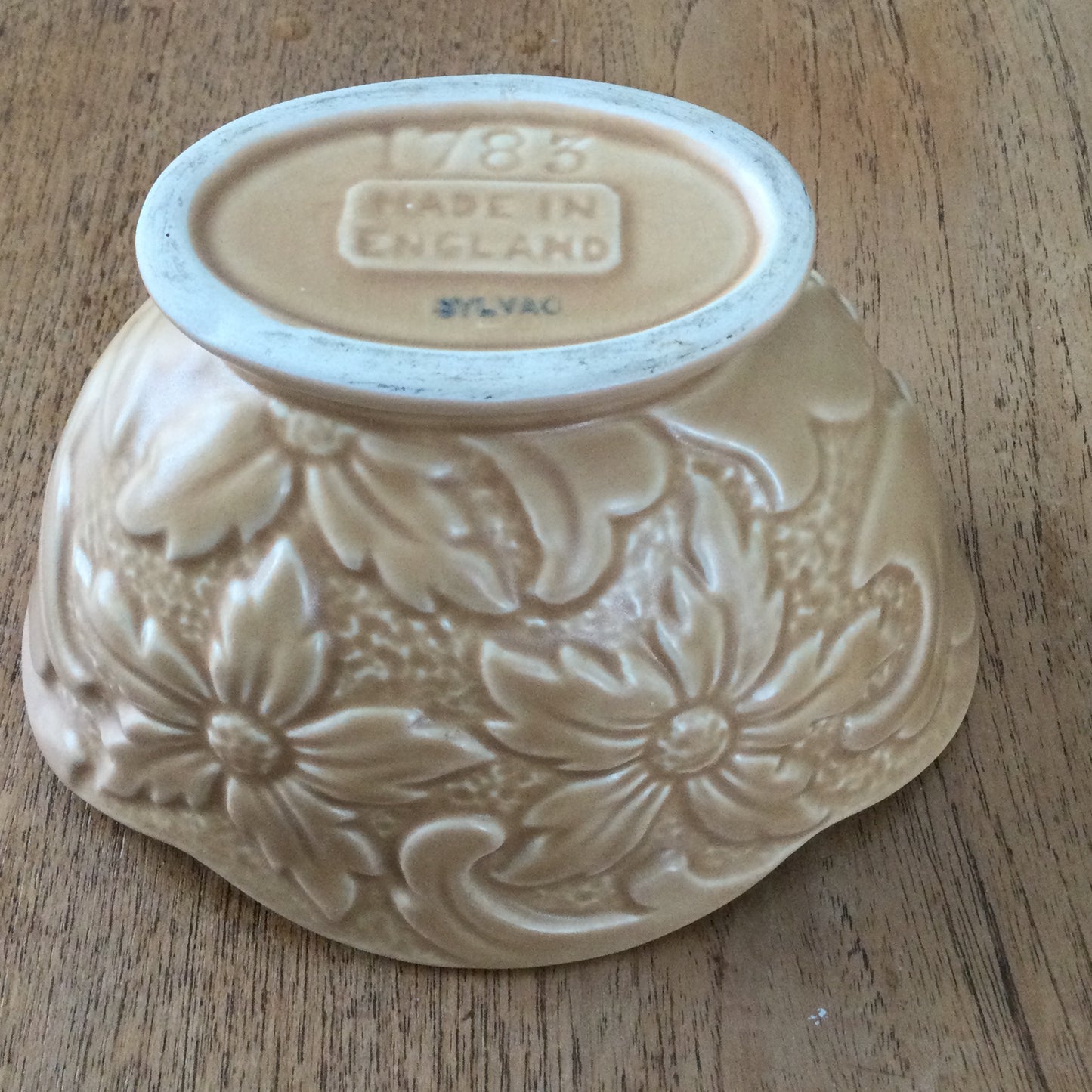 Vintage SylvaC 1783 vase / indoor planter. 9.5 cm high. Embossed flower design. Oatmeal / beige.