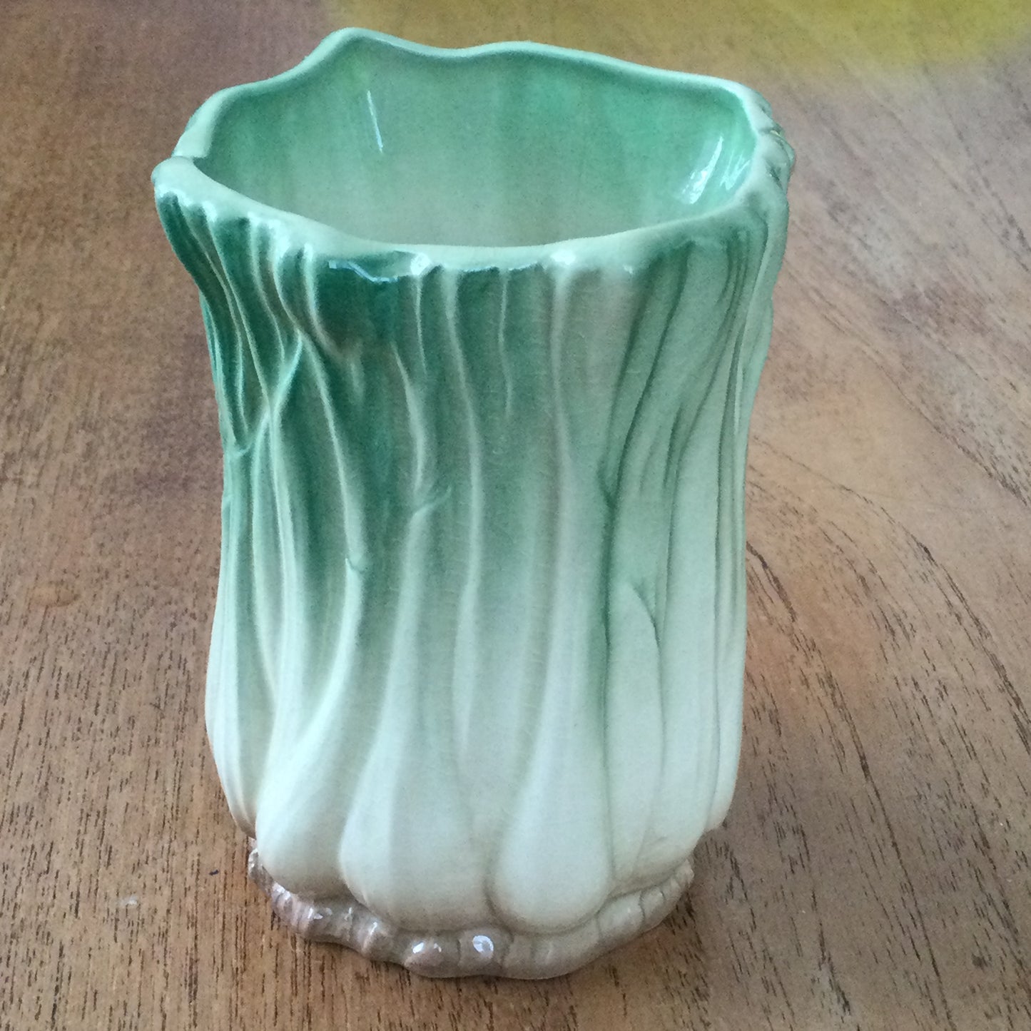 Lovely Vintage Retro SylvaC Spring Onion / Celery Pot / Vase. Mould no. 5042. 11.5 cm tall x 8.5 cm.