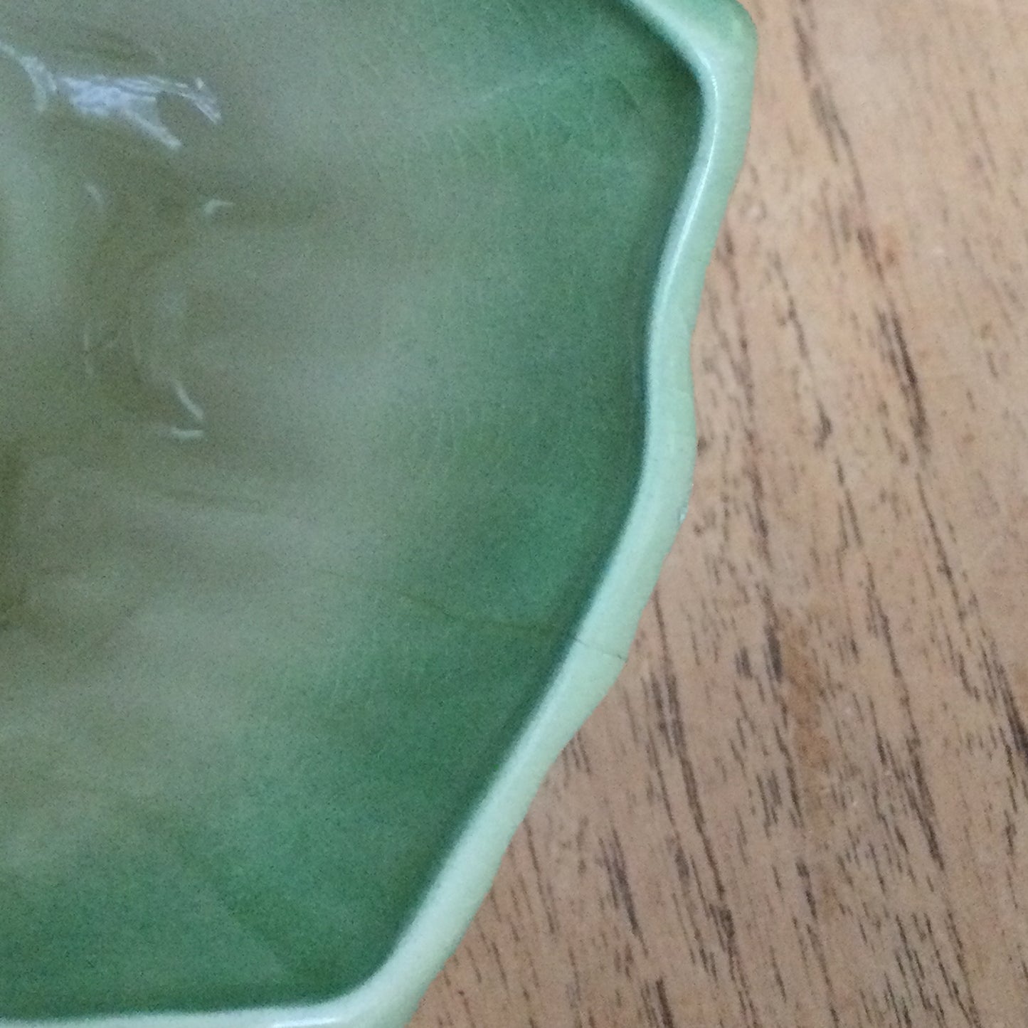 Lovely Vintage Retro SylvaC Spring Onion / Celery Pot / Vase. Mould no. 5042. 11.5 cm tall x 8.5 cm.
