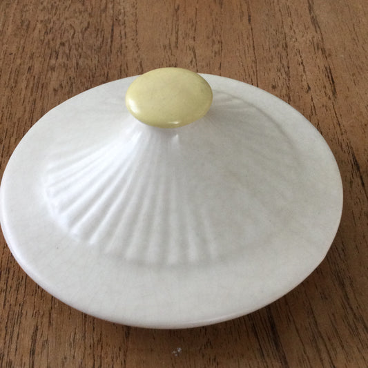 SPARE LID for SylvaC vintage c1950s ceramic tea canister. Ceylon tea picker design, handles are elephant ears! Pattern no.3372