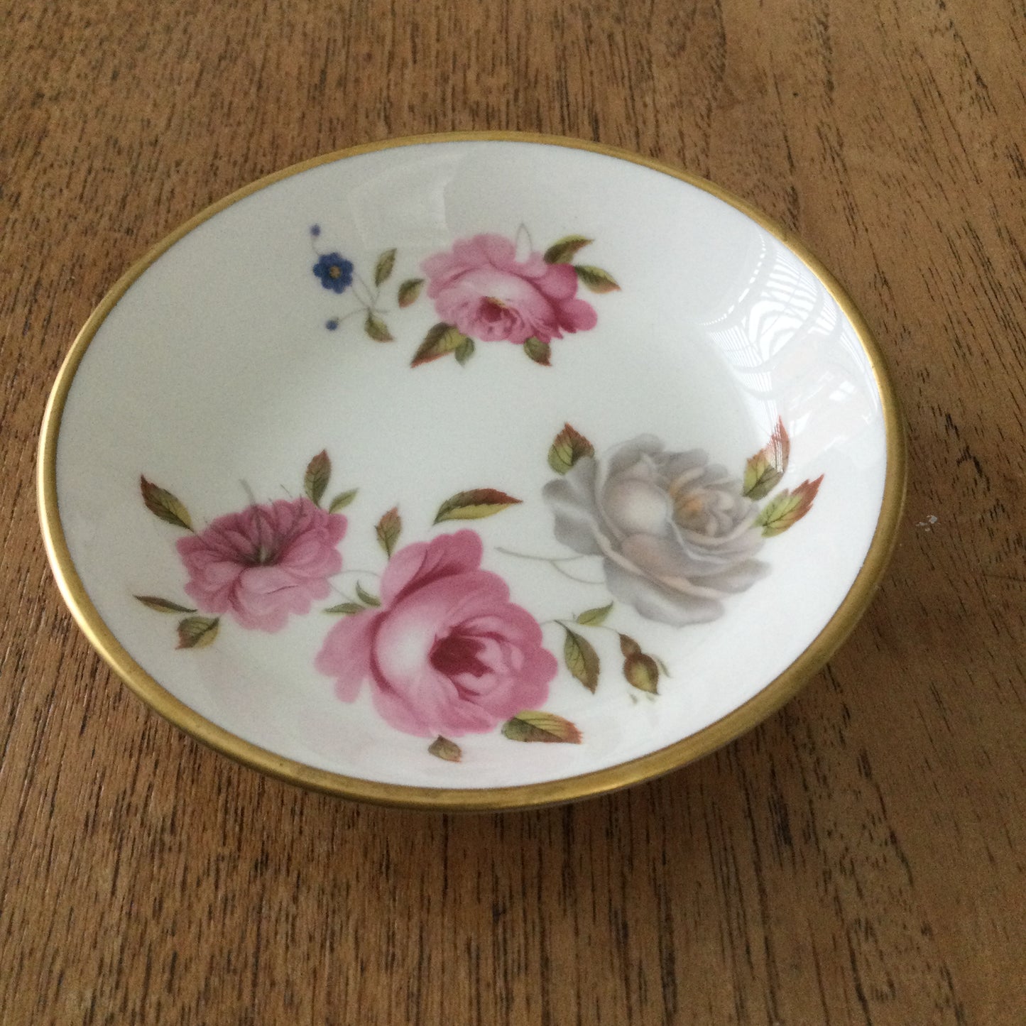 Royal Worcester Marissa pin dish / trinket dish. Round with pink and white rose design. Gold edging.
