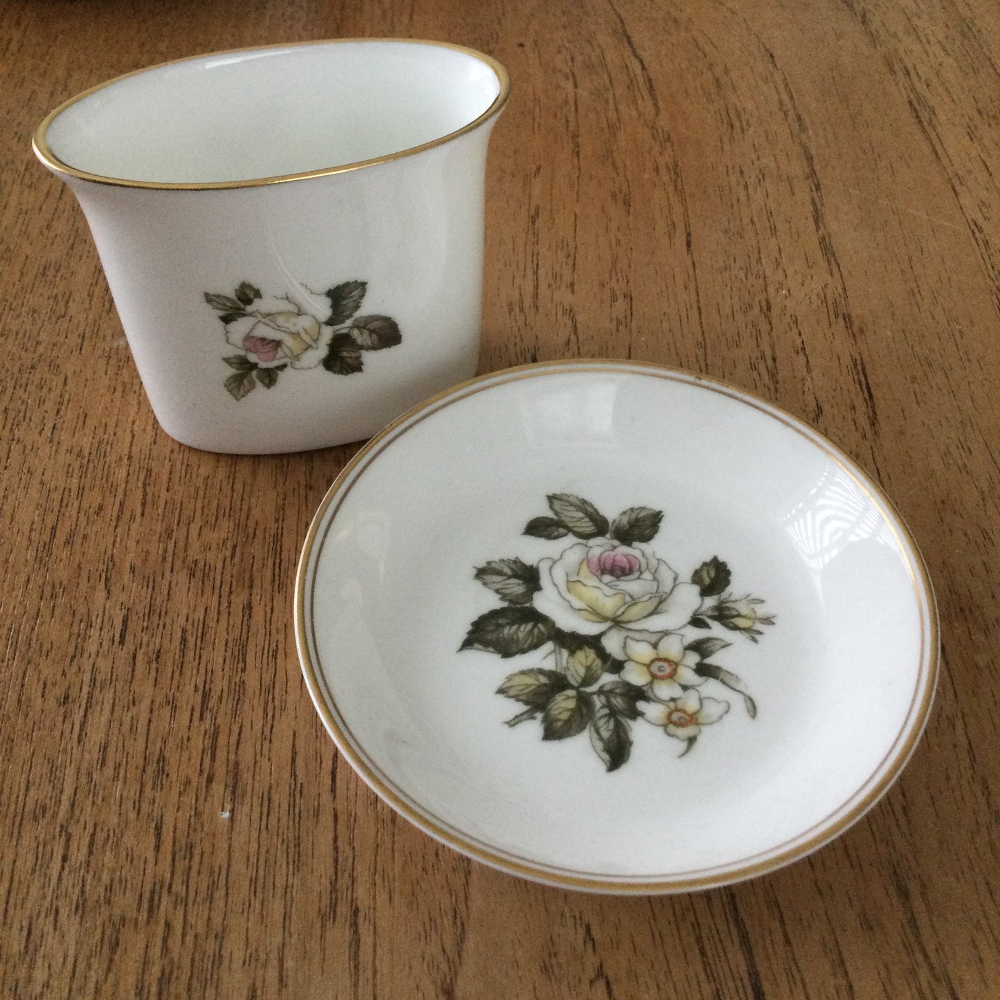 Pretty Royal Worcester Torquay White Rose set. Toothpick holder and trinket dish / pin tray.
