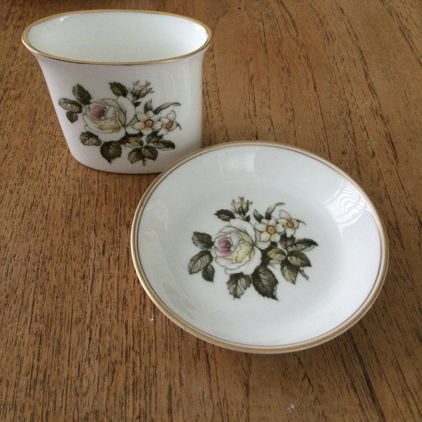 Pretty Royal Worcester Torquay White Rose set. Toothpick holder and trinket dish / pin tray.