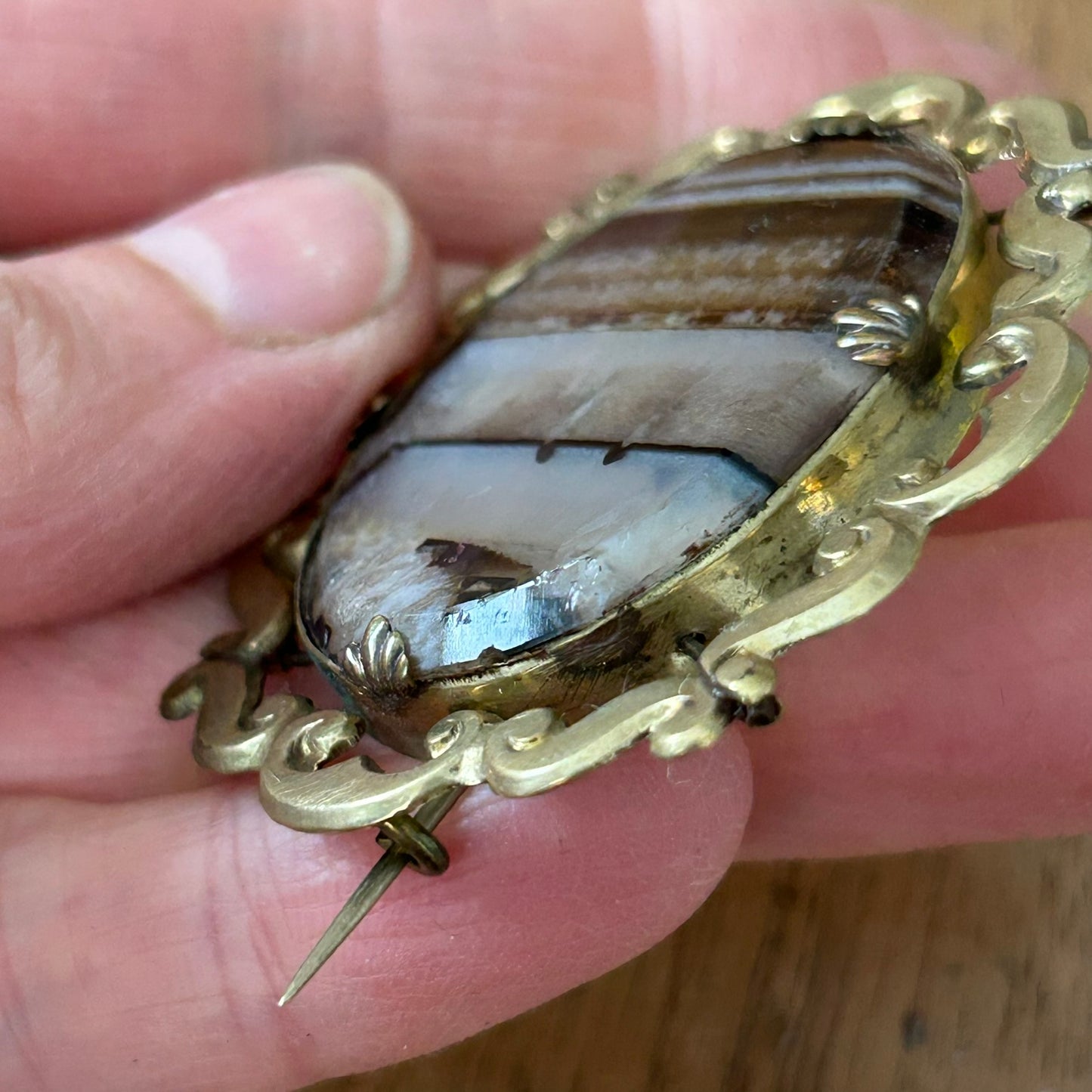 Vintage / Antique Gold-Tone Banded Agate Brooch – Possibly Victorian - Brown and gold colour