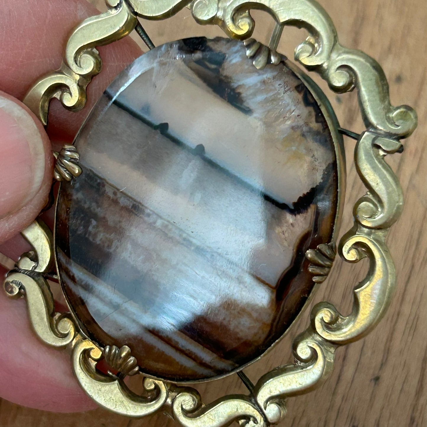 Vintage / Antique Gold-Tone Banded Agate Brooch – Possibly Victorian - Brown and gold colour