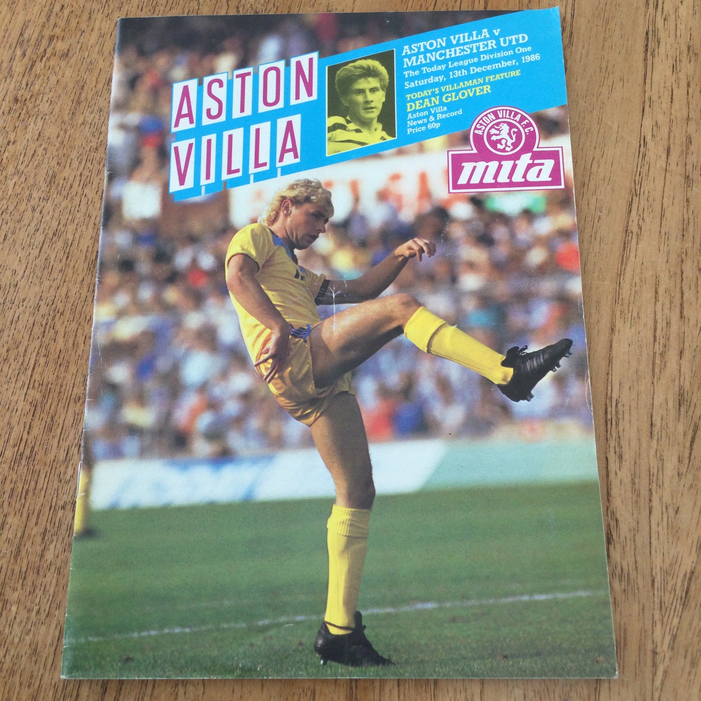 Aston Villa v Manchester Utd Football Programme 1986 13/12/86. Dean Glover feature. Steve Hodge.