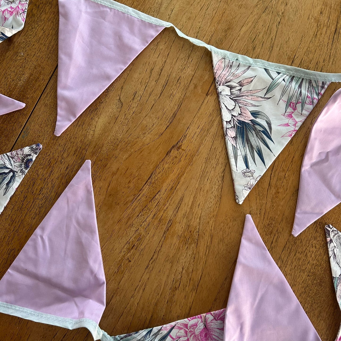 Pretty Vintage Style Bunting – Summer Garden Party – Lilac And Duck Egg Blue Tropical Floral – 262 cm - 10 flags. (Copy)