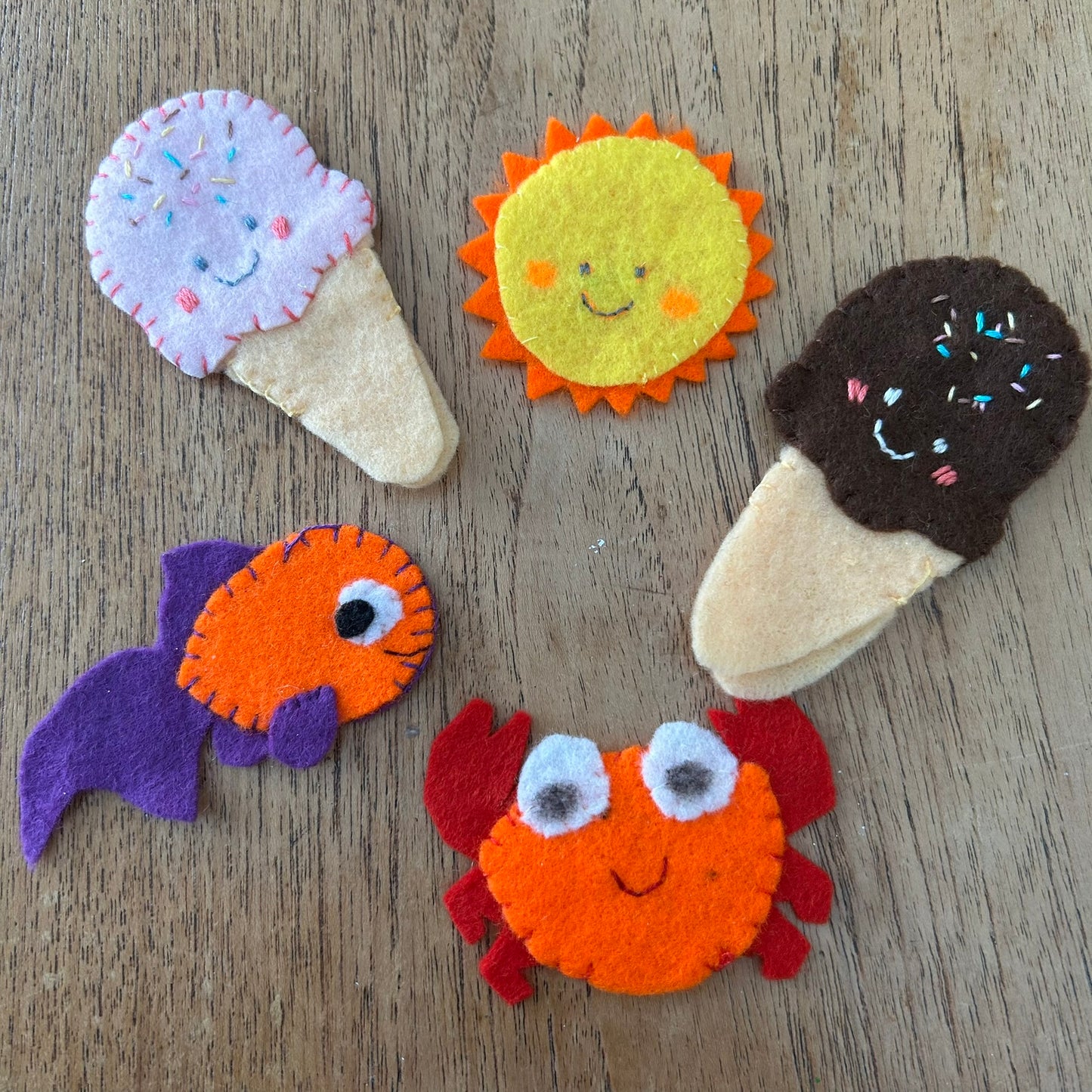 Set of 5 Hand Made Summer / Beach Theme Finger Puppets. Crab, Ice Creams, Sun, Fish. Cute And Smiley!