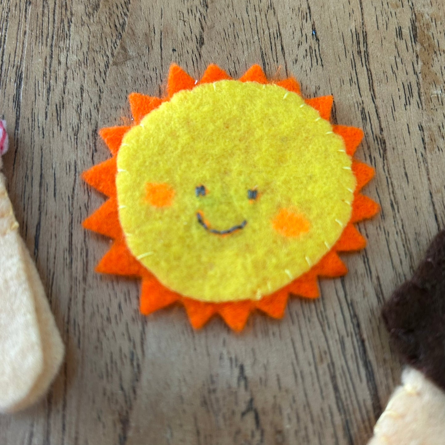 Set of 5 Hand Made Summer / Beach Theme Finger Puppets. Crab, Ice Creams, Sun, Fish. Cute And Smiley!