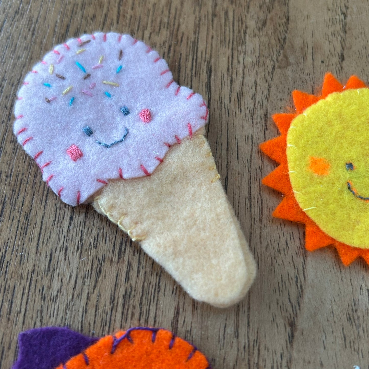 Set of 5 Hand Made Summer / Beach Theme Finger Puppets. Crab, Ice Creams, Sun, Fish. Cute And Smiley!
