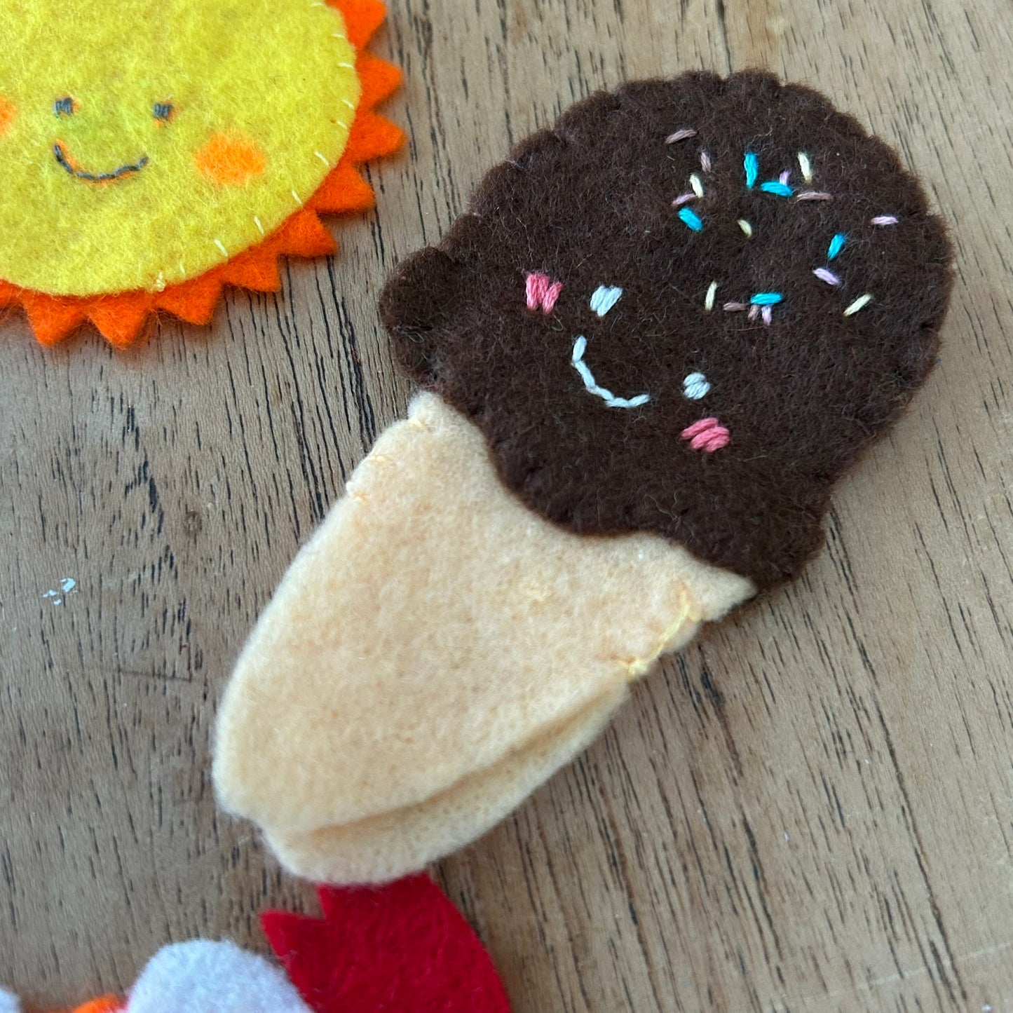Set of 5 Hand Made Summer / Beach Theme Finger Puppets. Crab, Ice Creams, Sun, Fish. Cute And Smiley!